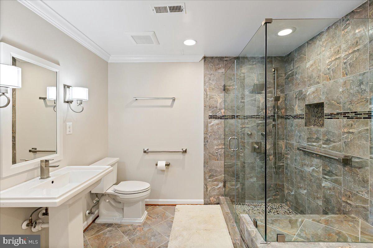 8307 SOUTHSTREAM RUN, SPRINGFIELD, Virginia 22153, 4 Bedrooms Bedrooms, ,3 BathroomsBathrooms,Residential,For sale,8307 SOUTHSTREAM RUN,VAFX2253296 MLS # VAFX2253296