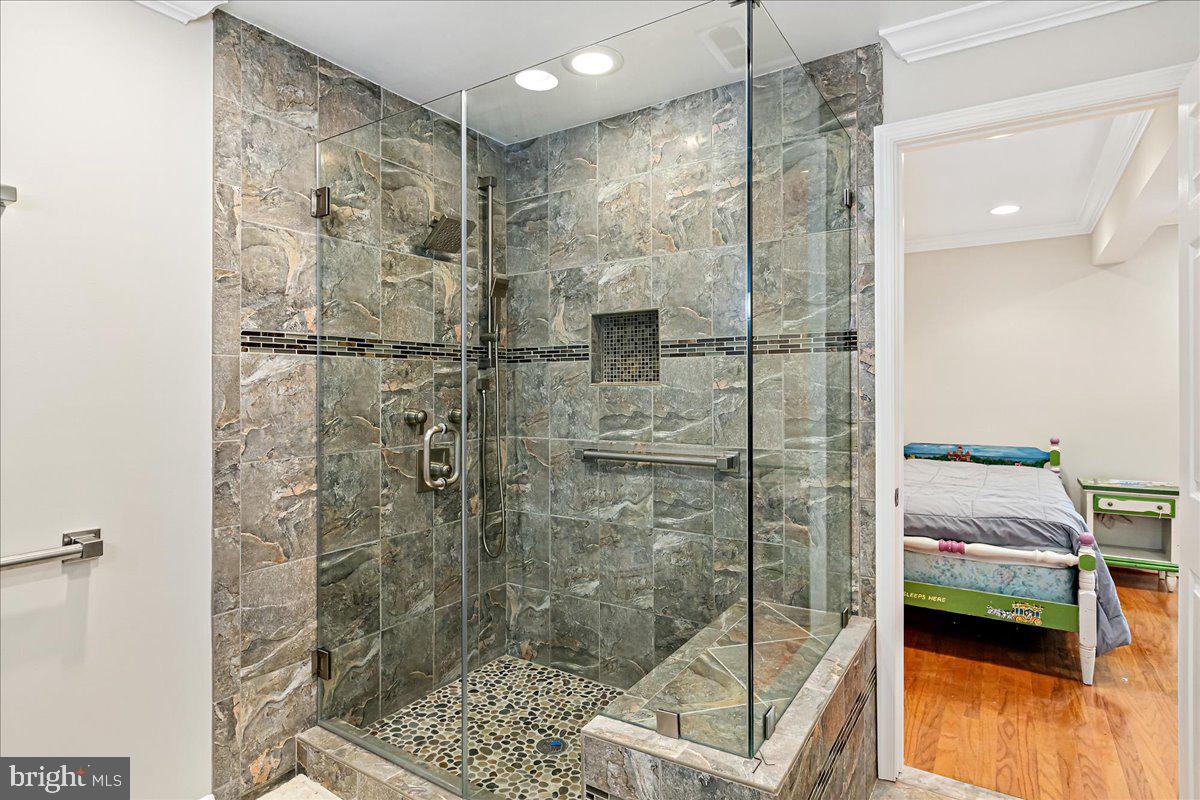 8307 SOUTHSTREAM RUN, SPRINGFIELD, Virginia 22153, 4 Bedrooms Bedrooms, ,3 BathroomsBathrooms,Residential,For sale,8307 SOUTHSTREAM RUN,VAFX2253296 MLS # VAFX2253296