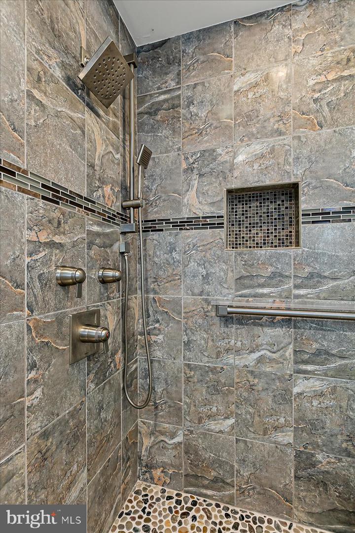8307 SOUTHSTREAM RUN, SPRINGFIELD, Virginia 22153, 4 Bedrooms Bedrooms, ,3 BathroomsBathrooms,Residential,For sale,8307 SOUTHSTREAM RUN,VAFX2253296 MLS # VAFX2253296