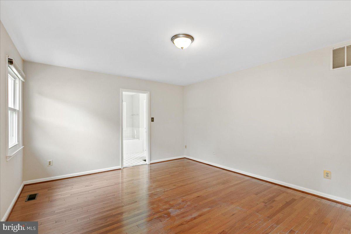 8307 SOUTHSTREAM RUN, SPRINGFIELD, Virginia 22153, 4 Bedrooms Bedrooms, ,3 BathroomsBathrooms,Residential,For sale,8307 SOUTHSTREAM RUN,VAFX2253296 MLS # VAFX2253296