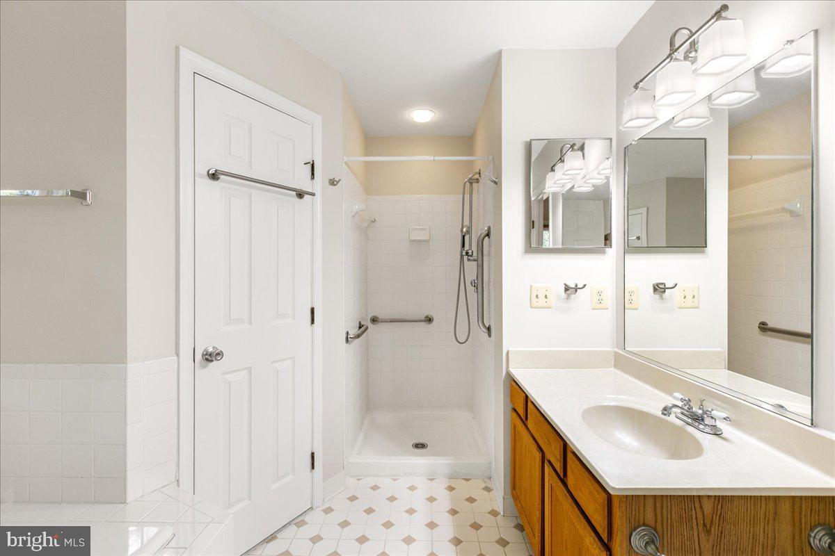8307 SOUTHSTREAM RUN, SPRINGFIELD, Virginia 22153, 4 Bedrooms Bedrooms, ,3 BathroomsBathrooms,Residential,For sale,8307 SOUTHSTREAM RUN,VAFX2253296 MLS # VAFX2253296