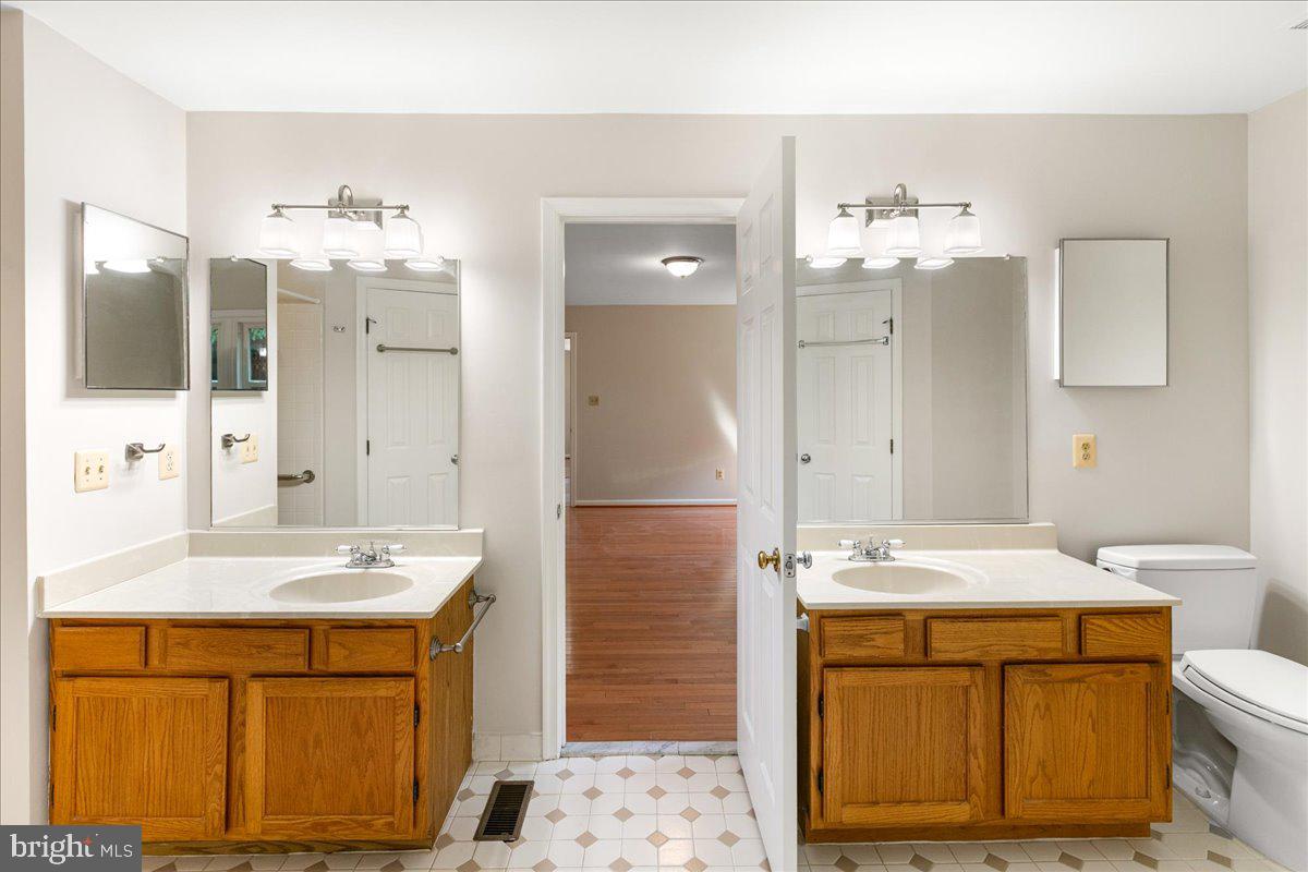 8307 SOUTHSTREAM RUN, SPRINGFIELD, Virginia 22153, 4 Bedrooms Bedrooms, ,3 BathroomsBathrooms,Residential,For sale,8307 SOUTHSTREAM RUN,VAFX2253296 MLS # VAFX2253296