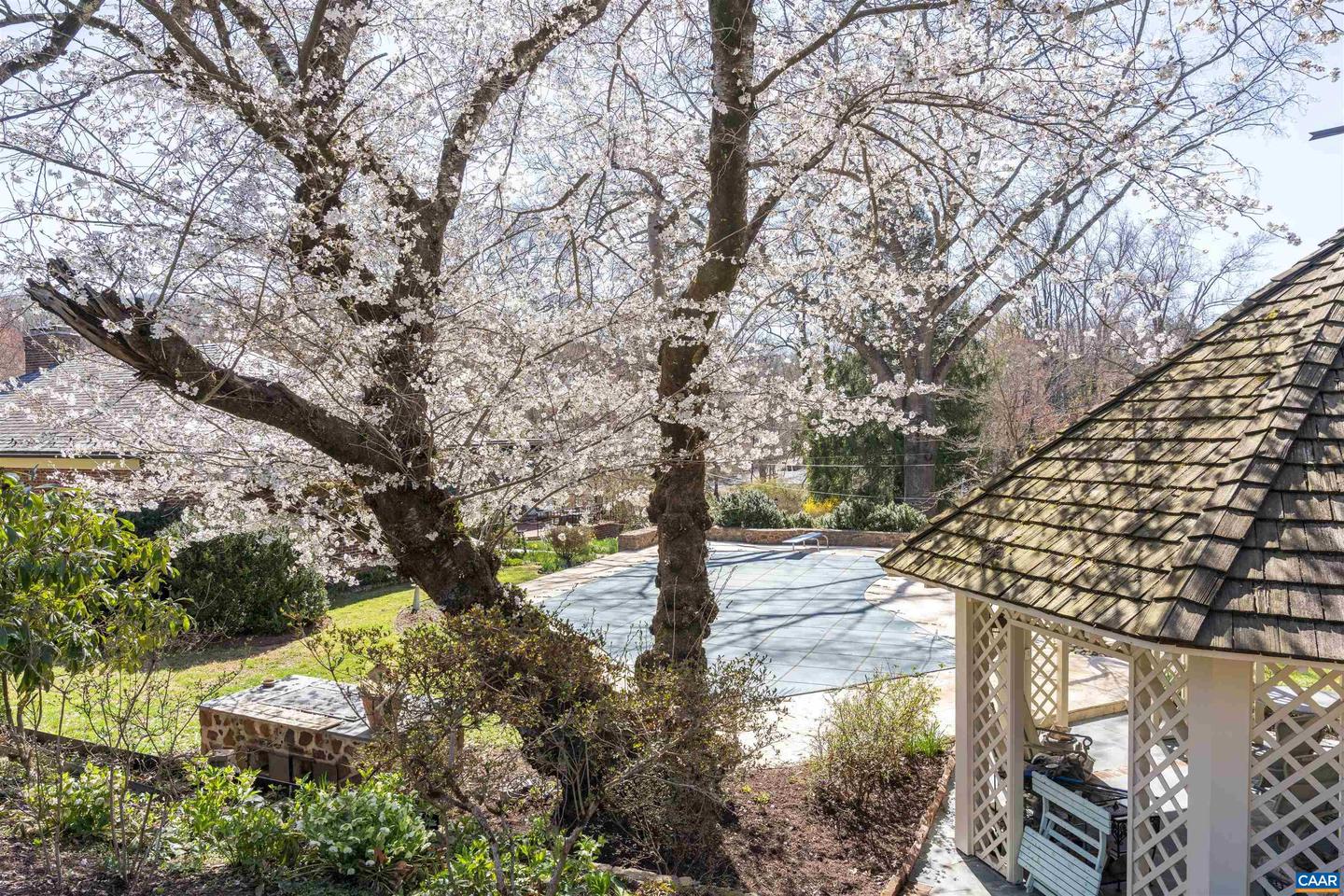 42 OLD FARM RD, CHARLOTTESVILLE, Virginia 22903, 4 Bedrooms Bedrooms, ,3 BathroomsBathrooms,Residential,For sale,42 OLD FARM RD,666372 MLS # 666372