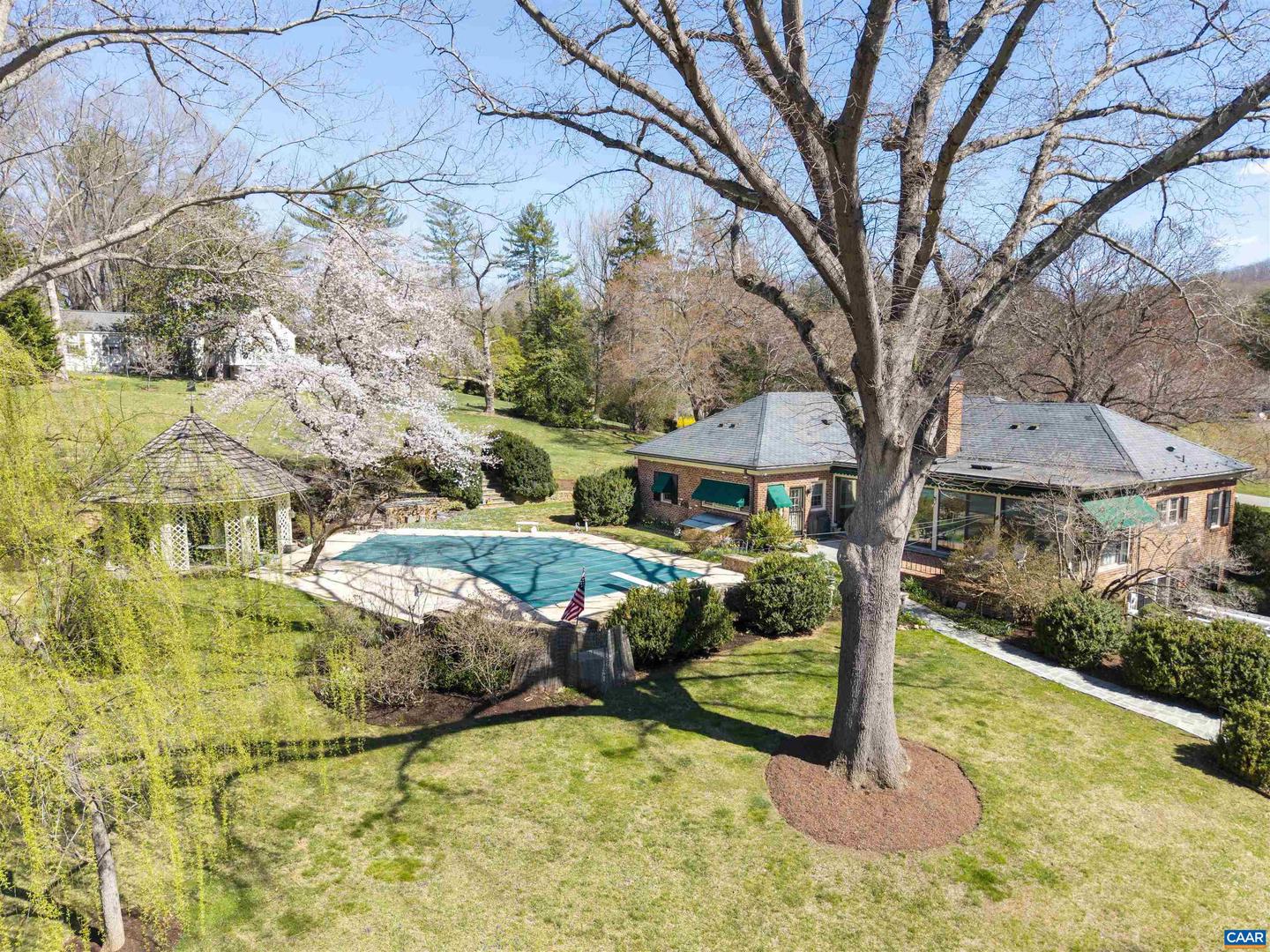 42 OLD FARM RD, CHARLOTTESVILLE, Virginia 22903, 4 Bedrooms Bedrooms, ,3 BathroomsBathrooms,Residential,For sale,42 OLD FARM RD,666372 MLS # 666372