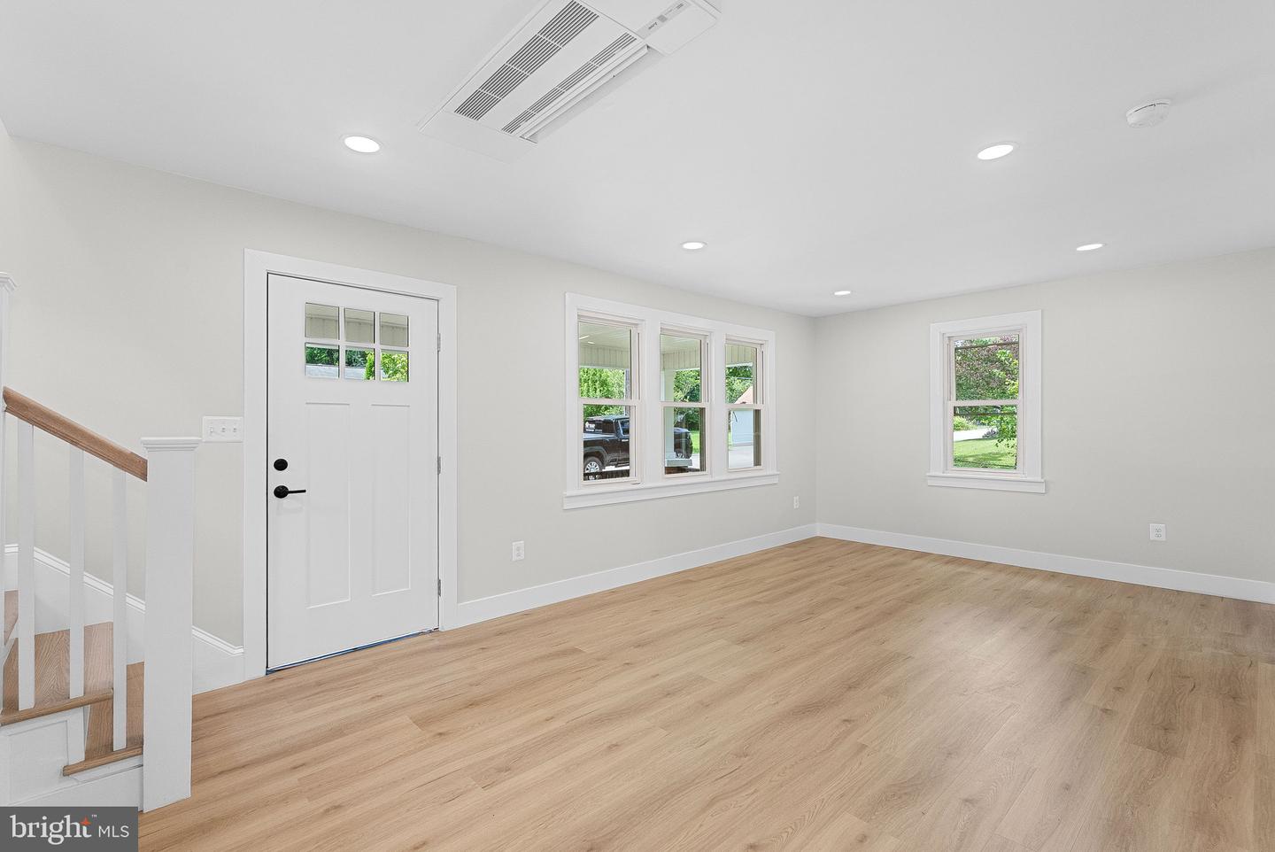 321 W J ST, PURCELLVILLE, Virginia 20132, 3 Bedrooms Bedrooms, ,2 BathroomsBathrooms,Residential,For sale,321 W J ST,VALO2101170 MLS # VALO2101170
