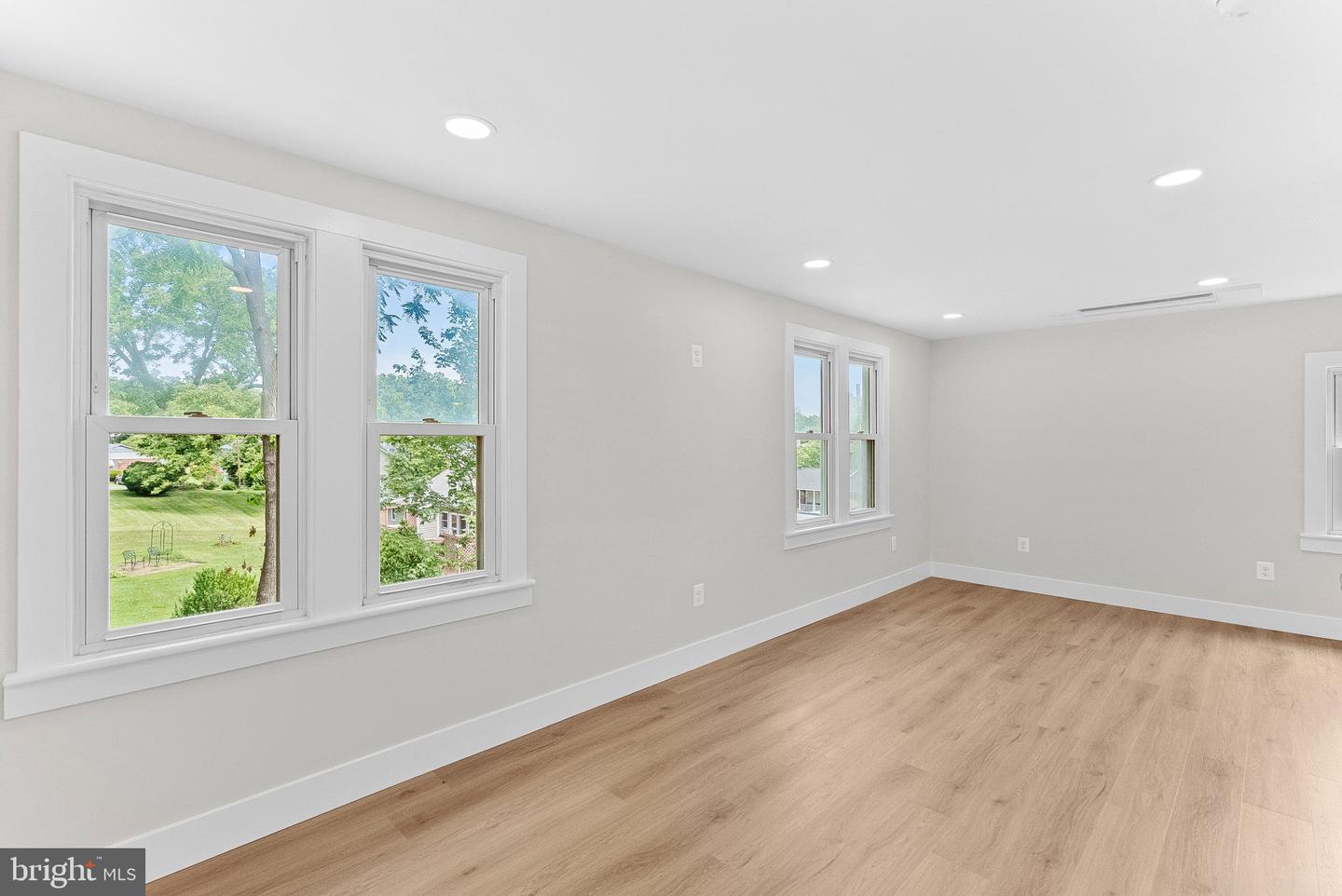 321 W J ST, PURCELLVILLE, Virginia 20132, 3 Bedrooms Bedrooms, ,2 BathroomsBathrooms,Residential,For sale,321 W J ST,VALO2101170 MLS # VALO2101170