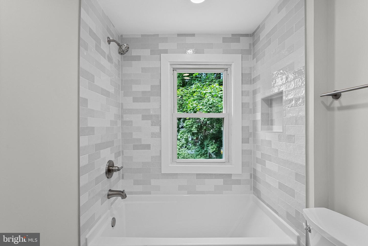 321 W J ST, PURCELLVILLE, Virginia 20132, 3 Bedrooms Bedrooms, ,2 BathroomsBathrooms,Residential,For sale,321 W J ST,VALO2101170 MLS # VALO2101170