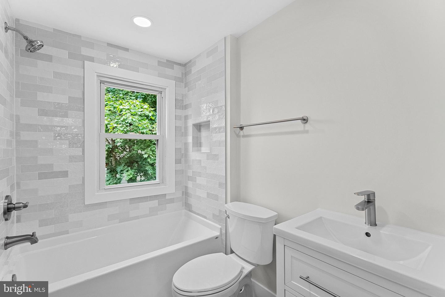321 W J ST, PURCELLVILLE, Virginia 20132, 3 Bedrooms Bedrooms, ,2 BathroomsBathrooms,Residential,For sale,321 W J ST,VALO2101170 MLS # VALO2101170
