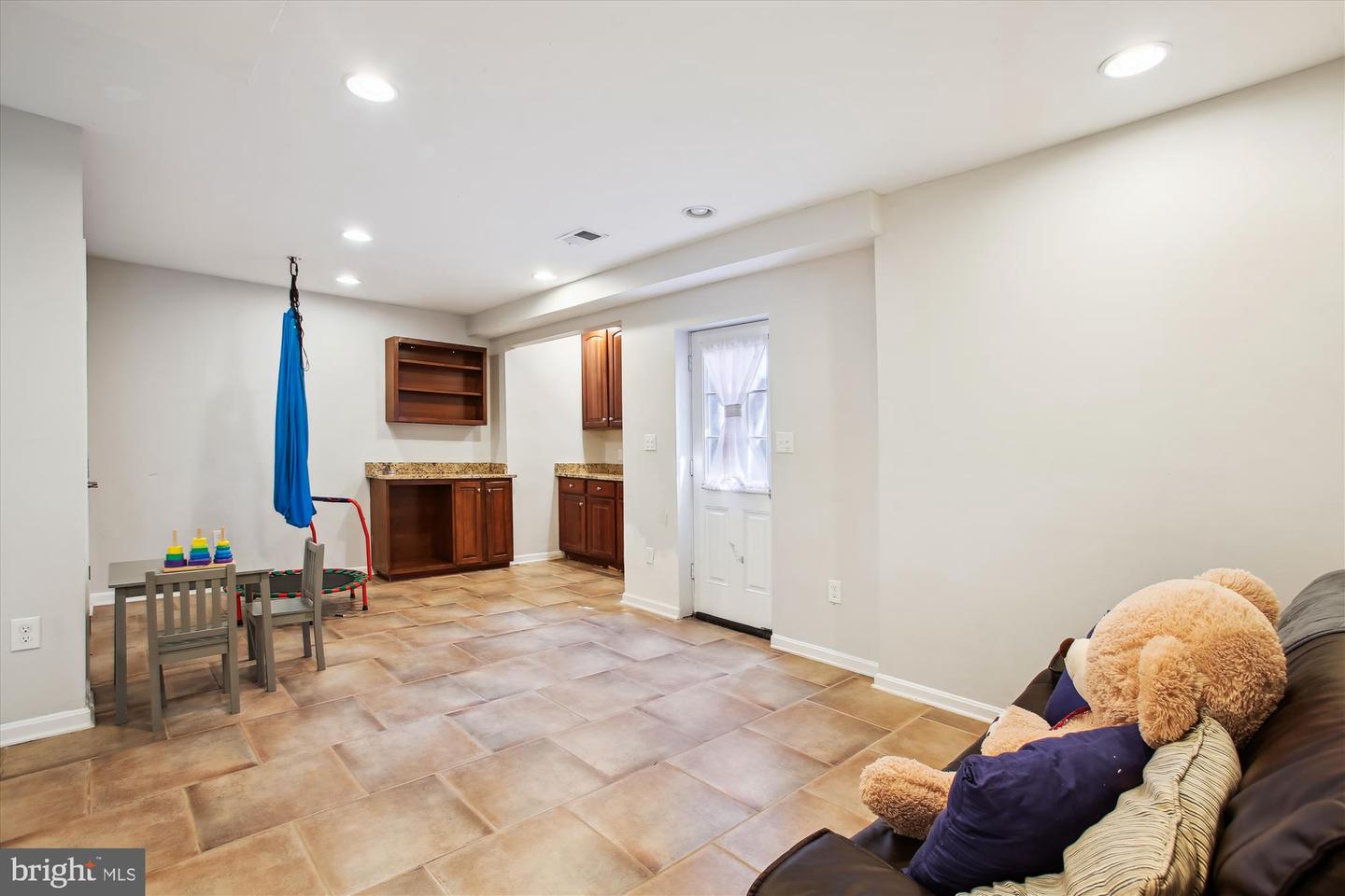 8445 RADFORD AVE, ALEXANDRIA, Virginia 22309, 5 Bedrooms Bedrooms, ,3 BathroomsBathrooms,Residential,For sale,8445 RADFORD AVE,VAFX2253330 MLS # VAFX2253330