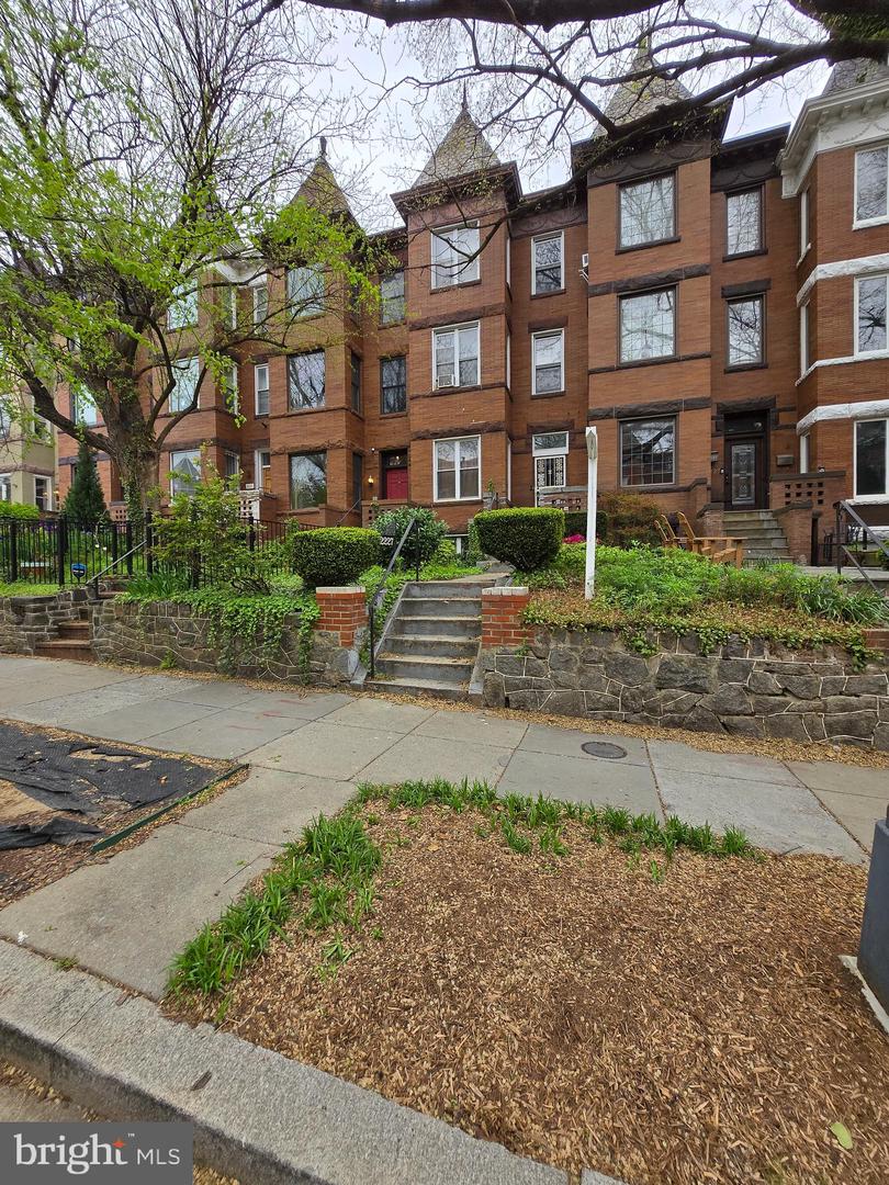 2227 1ST ST NW, WASHINGTON, District Of Columbia 20001, 5 Bedrooms Bedrooms, ,2 BathroomsBathrooms,Residential,For sale,2227 1ST ST NW,DCDC2193774 MLS # DCDC2193774