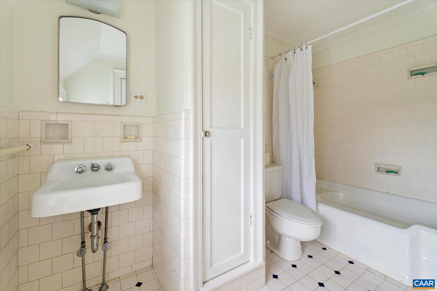 3972 IVY RD, CHARLOTTESVILLE, Virginia 22903, 4 Bedrooms Bedrooms, ,4 BathroomsBathrooms,Residential,For sale,3972 IVY RD,663005 MLS # 663005