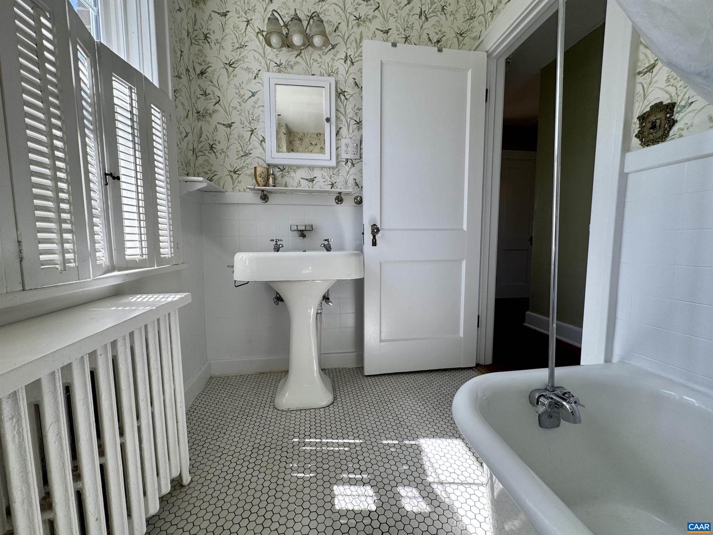636 PINE AVE, WAYNESBORO, Virginia 22980, 4 Bedrooms Bedrooms, ,2 BathroomsBathrooms,Residential,For sale,636 PINE AVE,663358 MLS # 663358