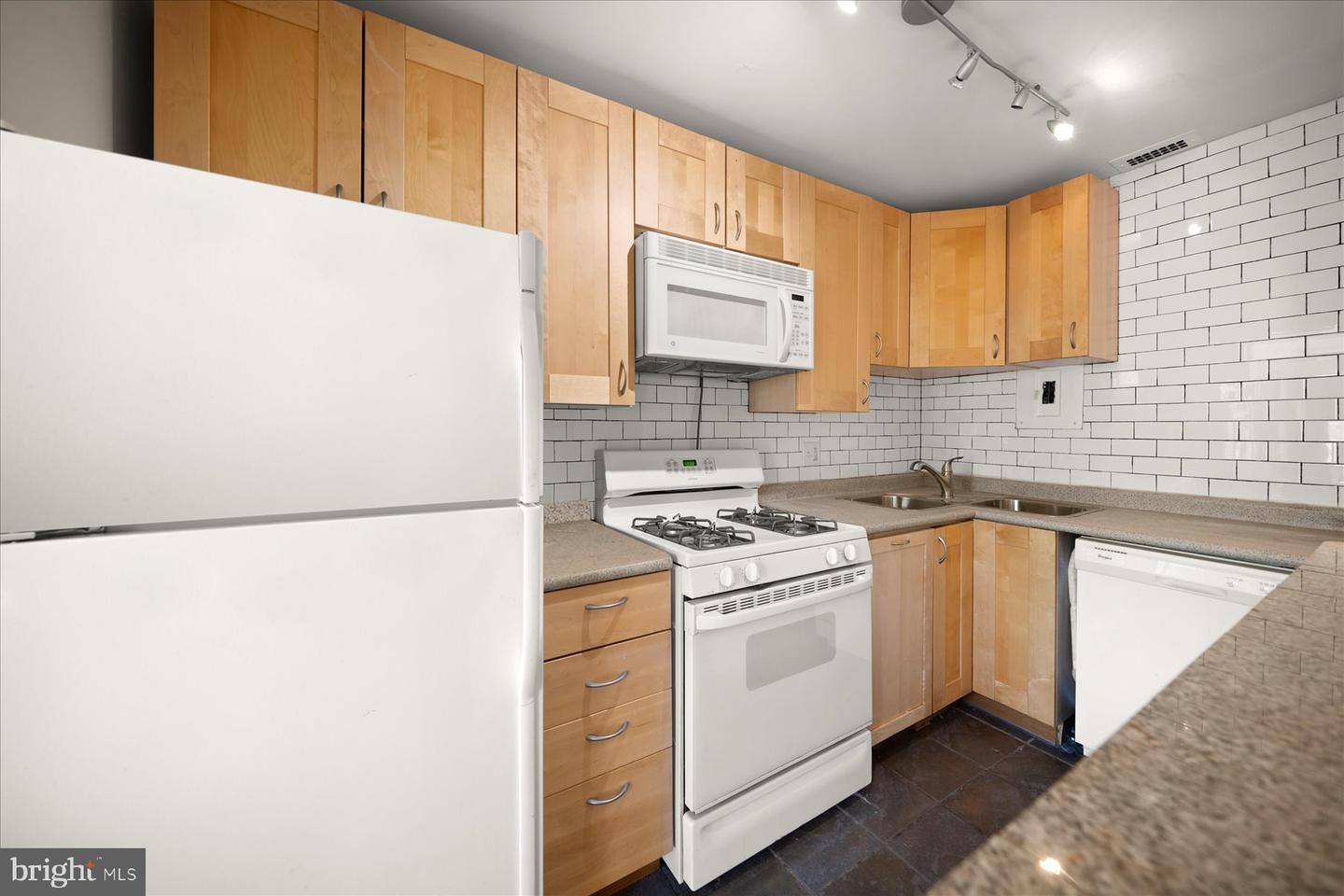 2829 CONNECTICUT AVE NW #411, WASHINGTON, District Of Columbia 20008, ,1 BathroomBathrooms,Residential,For sale,2829 CONNECTICUT AVE NW #411,DCDC2196958 MLS # DCDC2196958