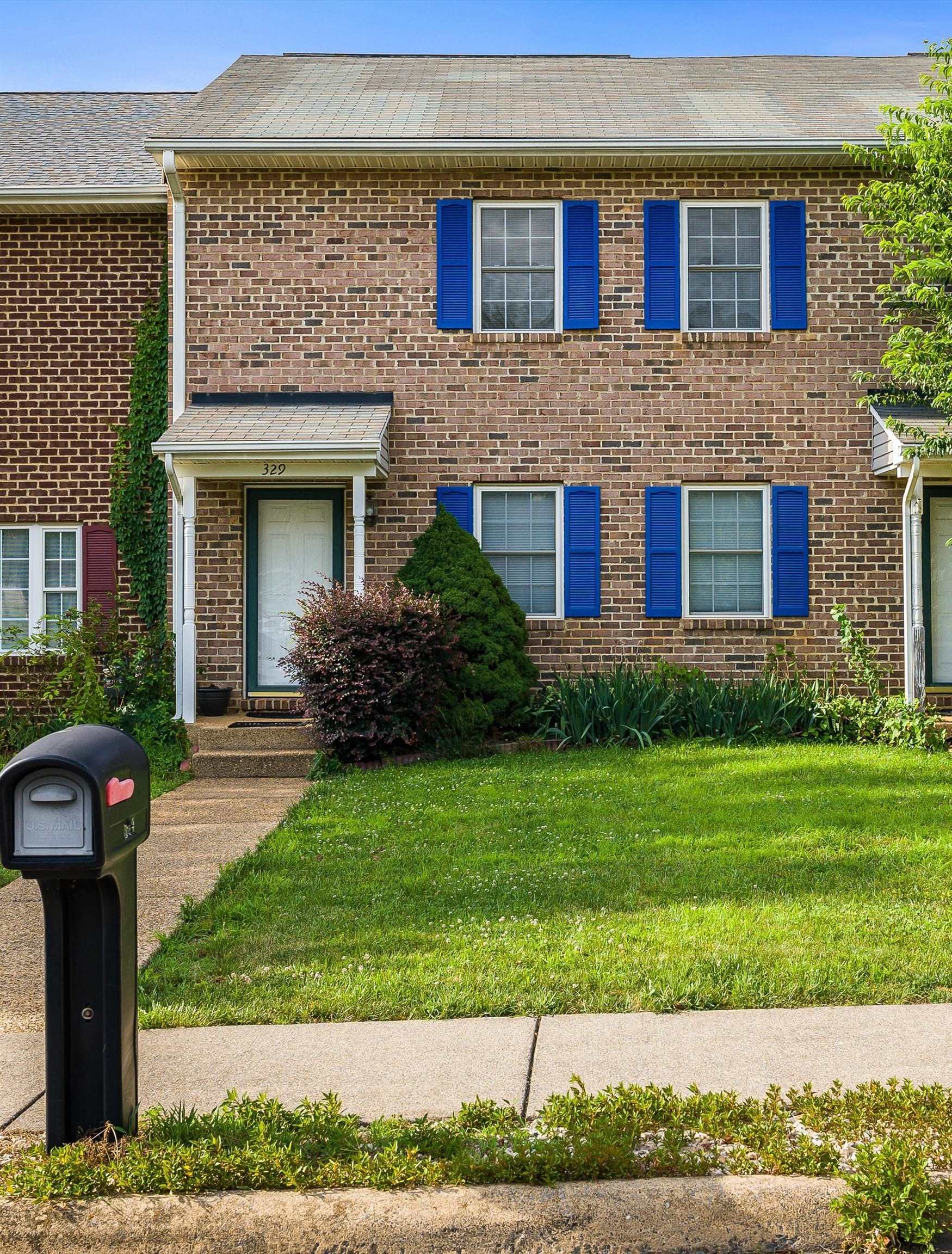 329 EMERALD DR, HARRISONBURG, Virginia 22801, 3 Bedrooms Bedrooms, ,2 BathroomsBathrooms,Residential,Charming City Townhome,329 EMERALD DR,666382 MLS # 666382