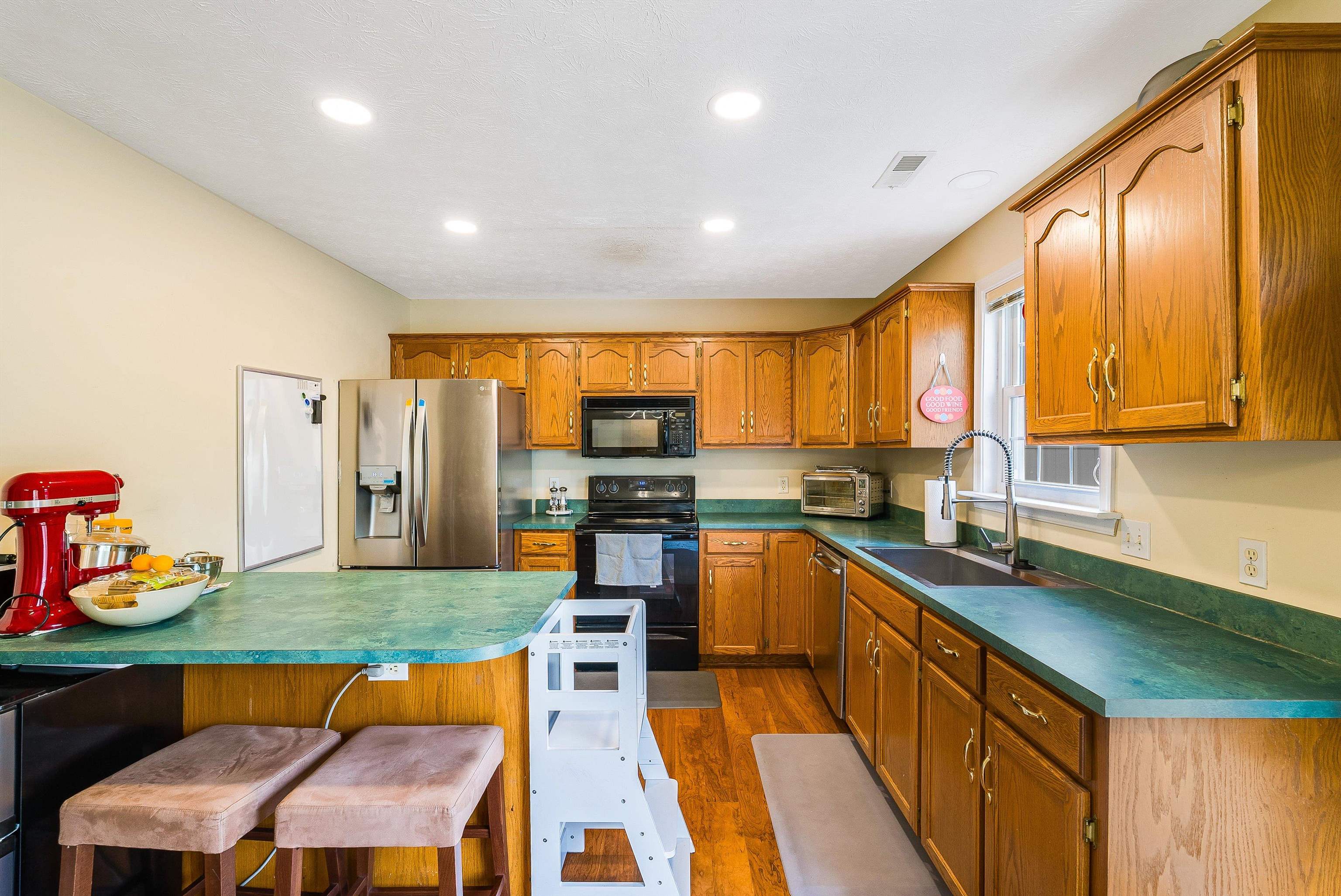 329 EMERALD DR, HARRISONBURG, Virginia 22801, 3 Bedrooms Bedrooms, ,2 BathroomsBathrooms,Residential,Charming City Townhome,329 EMERALD DR,666382 MLS # 666382