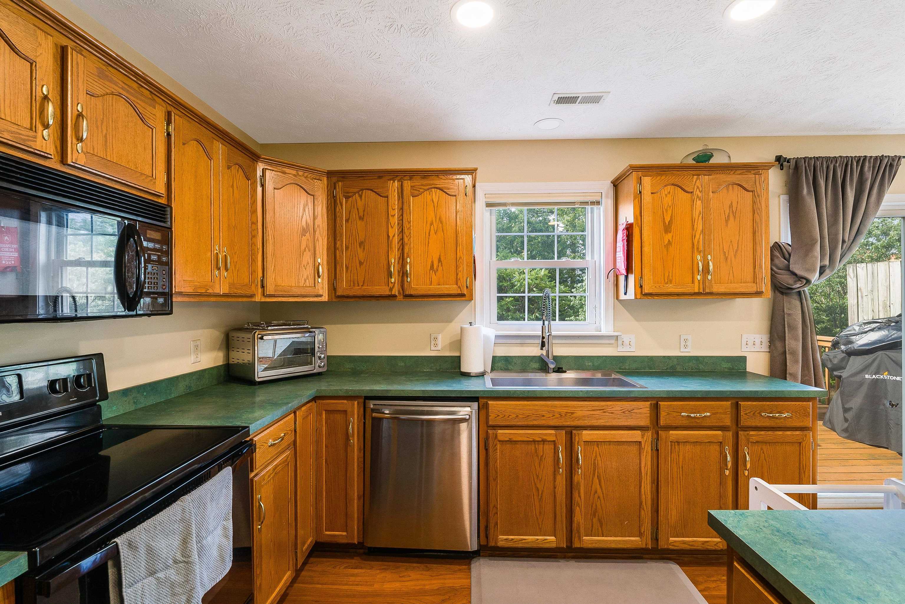 329 EMERALD DR, HARRISONBURG, Virginia 22801, 3 Bedrooms Bedrooms, ,2 BathroomsBathrooms,Residential,Charming City Townhome,329 EMERALD DR,666382 MLS # 666382