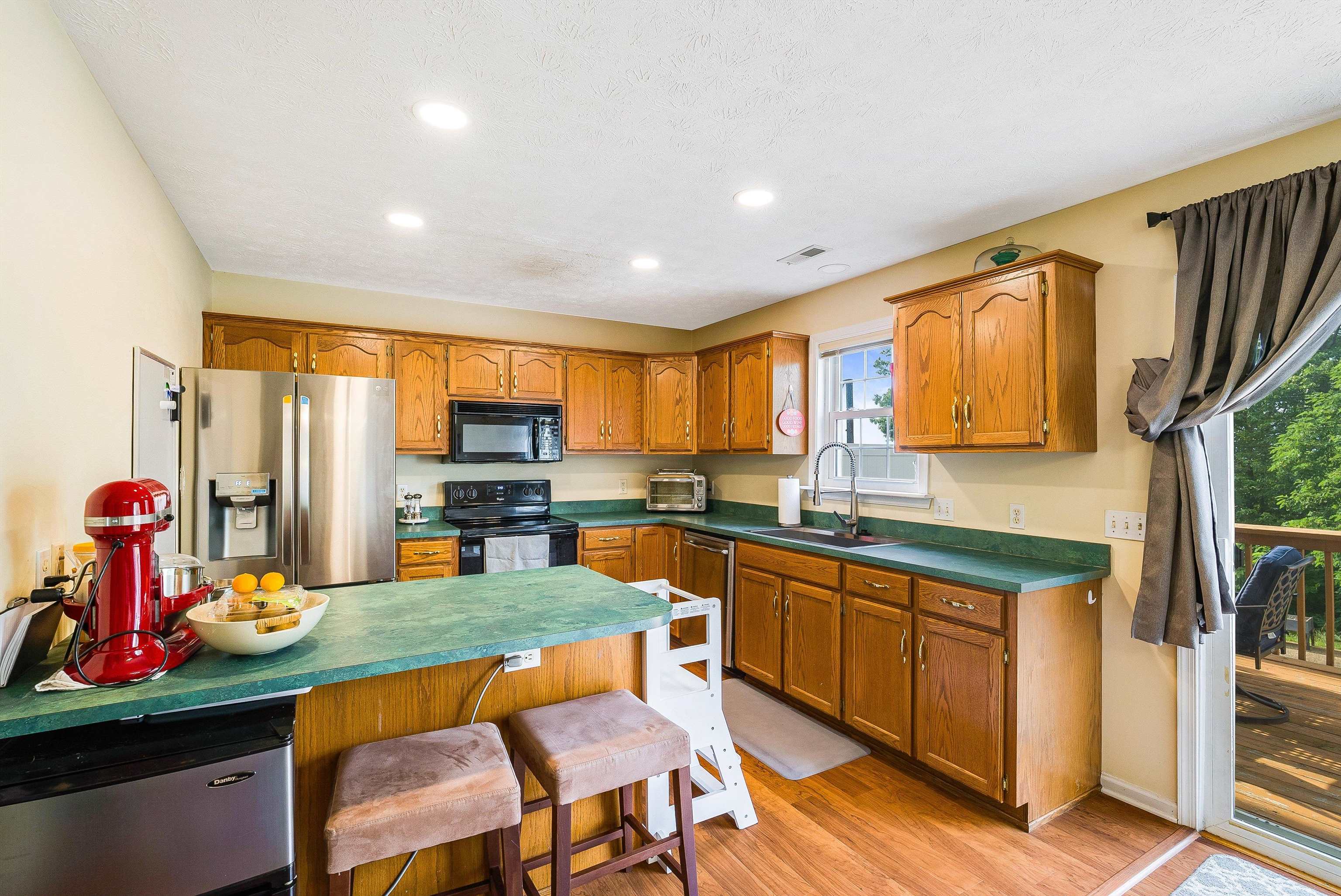 329 EMERALD DR, HARRISONBURG, Virginia 22801, 3 Bedrooms Bedrooms, ,2 BathroomsBathrooms,Residential,Charming City Townhome,329 EMERALD DR,666382 MLS # 666382