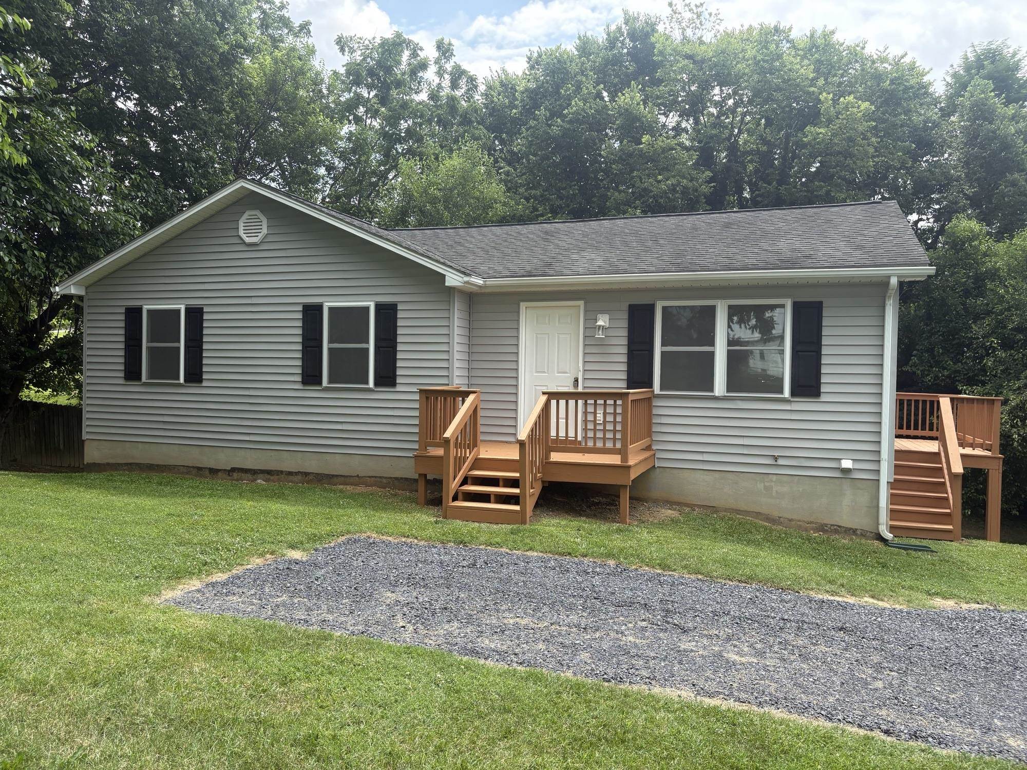 296 BRYCE BLVD, MOUNT JACKSON, Virginia 22842, 3 Bedrooms Bedrooms, ,2 BathroomsBathrooms,Residential,296 BRYCE BLVD,666396 MLS # 666396
