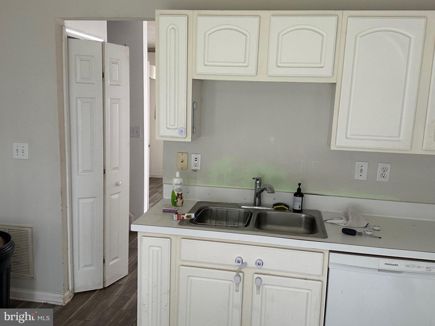 4020 ENGLANDTOWN RD, FREDERICKSBURG, Virginia 22408, 3 Bedrooms Bedrooms, 7 Rooms Rooms,1 BathroomBathrooms,Residential,For sale,4020 ENGLANDTOWN RD,VASP2033518 MLS # VASP2033518