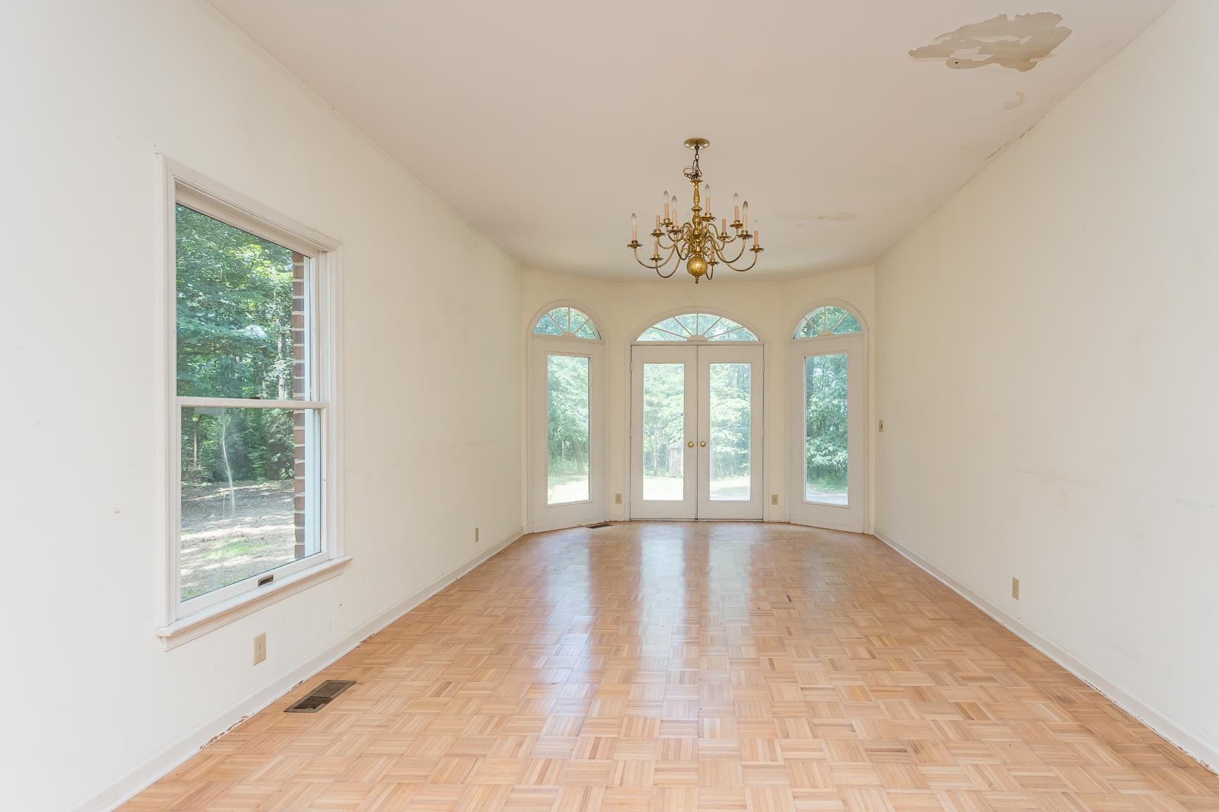 6501 SUNDAY DR, MOUNT CRAWFORD, Virginia 22841, 4 Bedrooms Bedrooms, ,2 BathroomsBathrooms,Residential,6501 SUNDAY DR,666404 MLS # 666404