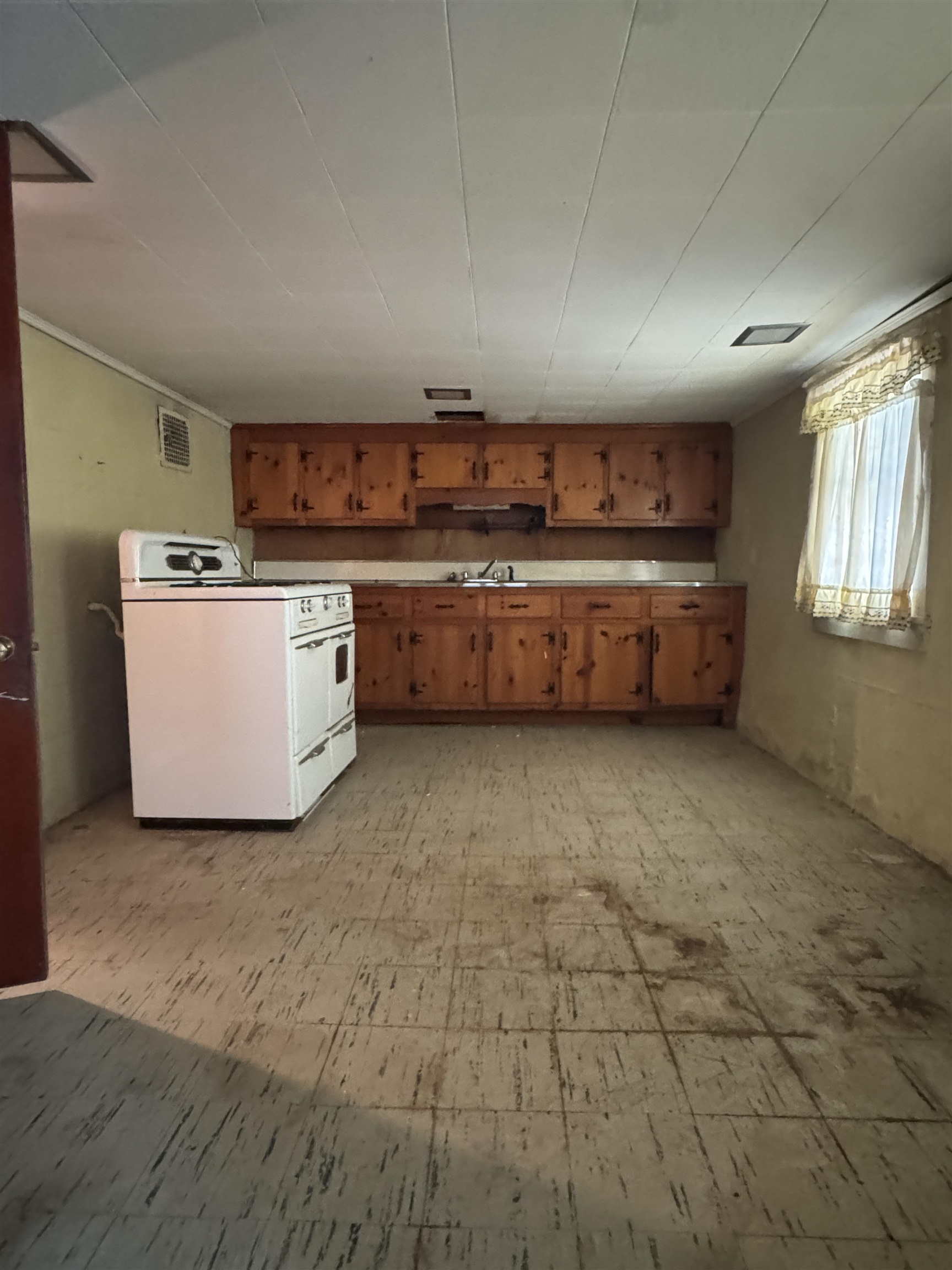 1906 FIRST ST, STAUNTON, Virginia 24401, 4 Bedrooms Bedrooms, ,2 BathroomsBathrooms,Residential,1906 FIRST ST,666406 MLS # 666406