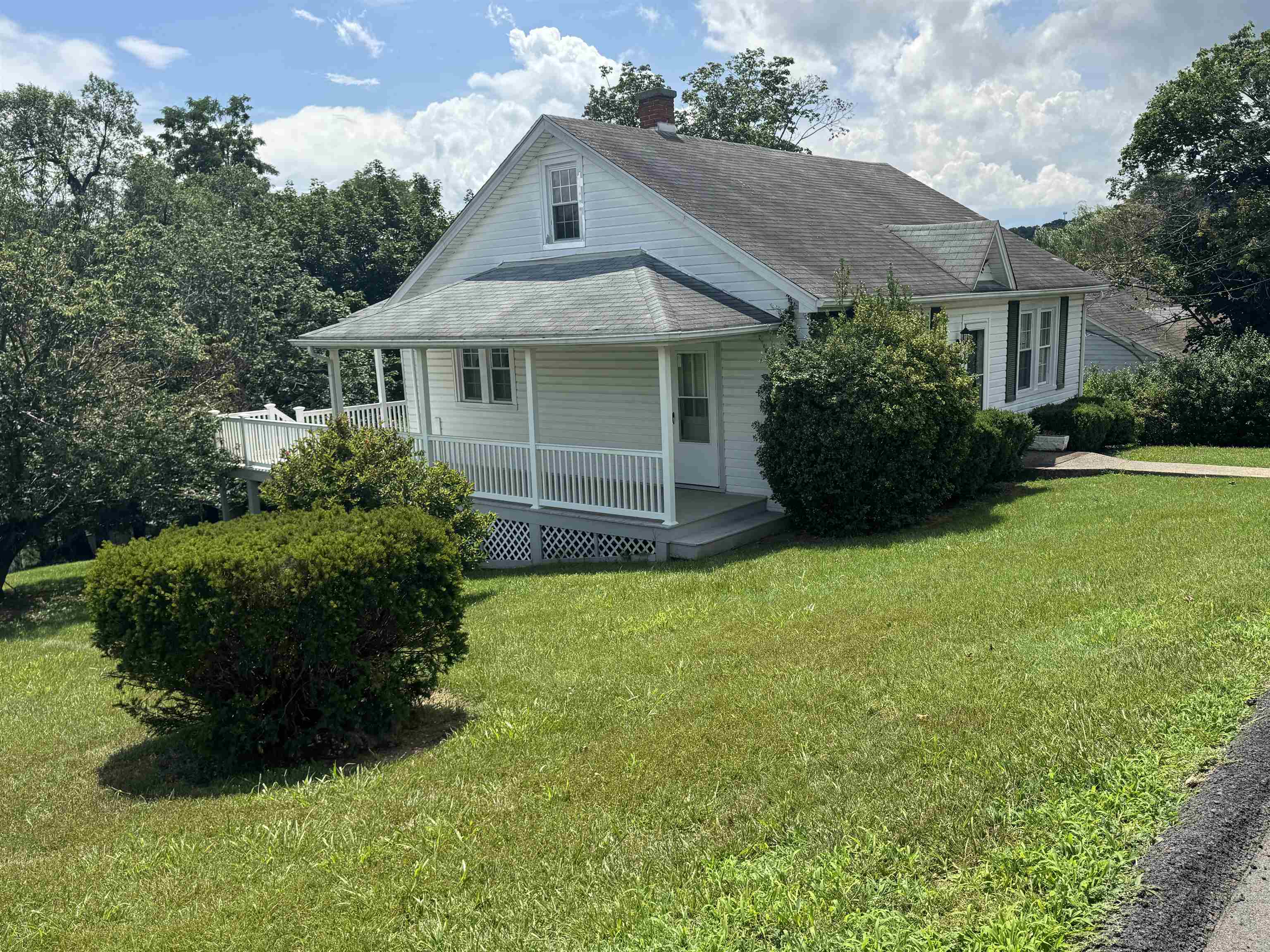 1906 FIRST ST, STAUNTON, Virginia 24401, 4 Bedrooms Bedrooms, ,2 BathroomsBathrooms,Residential,1906 FIRST ST,666406 MLS # 666406