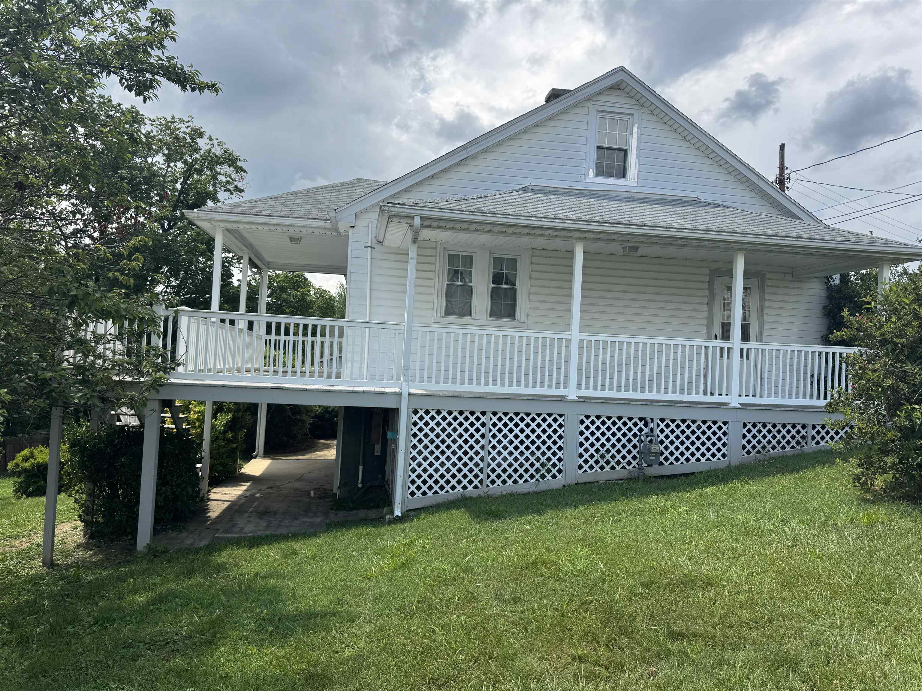 1906 FIRST ST, STAUNTON, Virginia 24401, 4 Bedrooms Bedrooms, ,2 BathroomsBathrooms,Residential,1906 FIRST ST,666406 MLS # 666406