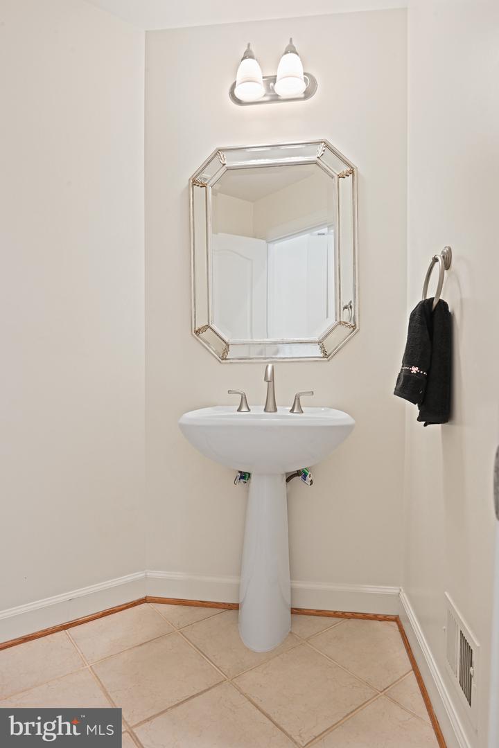 1383 CAMERON HEATH DR, RESTON, Virginia 20194, 5 Bedrooms Bedrooms, ,4 BathroomsBathrooms,Residential,For sale,1383 CAMERON HEATH DR,VAFX2247482 MLS # VAFX2247482