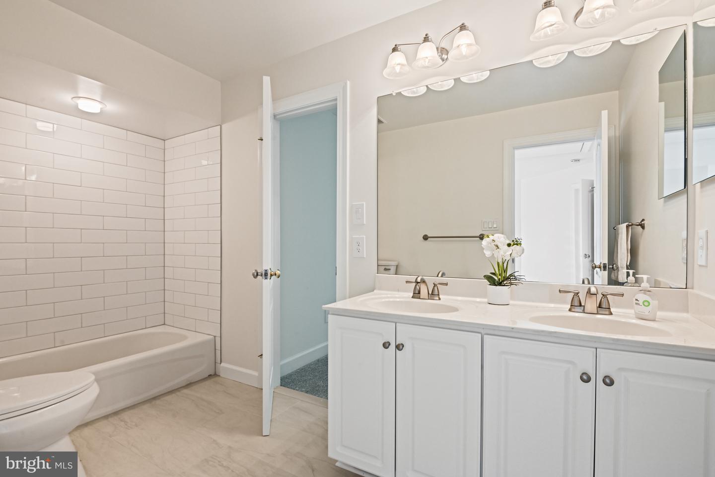 1383 CAMERON HEATH DR, RESTON, Virginia 20194, 5 Bedrooms Bedrooms, ,4 BathroomsBathrooms,Residential,For sale,1383 CAMERON HEATH DR,VAFX2247482 MLS # VAFX2247482
