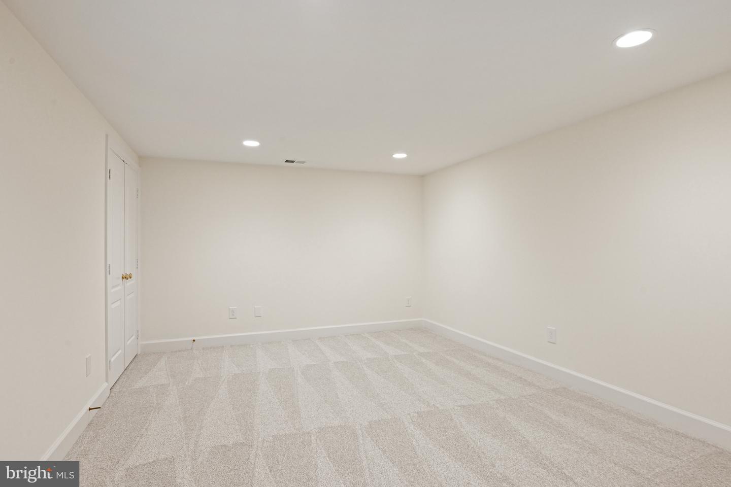 1383 CAMERON HEATH DR, RESTON, Virginia 20194, 5 Bedrooms Bedrooms, ,4 BathroomsBathrooms,Residential,For sale,1383 CAMERON HEATH DR,VAFX2247482 MLS # VAFX2247482