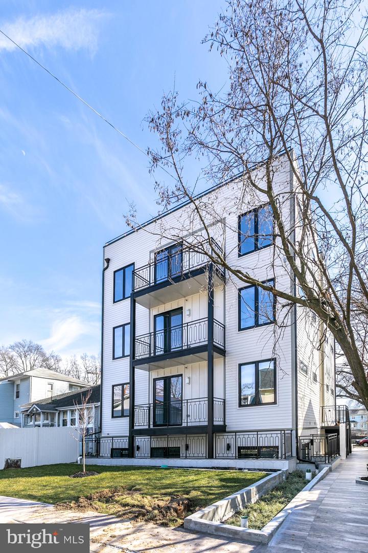 1002 RHODE ISLAND AVE NE #T3, WASHINGTON, District Of Columbia 20018, 2 Bedrooms Bedrooms, ,2 BathroomsBathrooms,Residential,For sale,1002 RHODE ISLAND AVE NE #T3,DCDC2208216 MLS # DCDC2208216