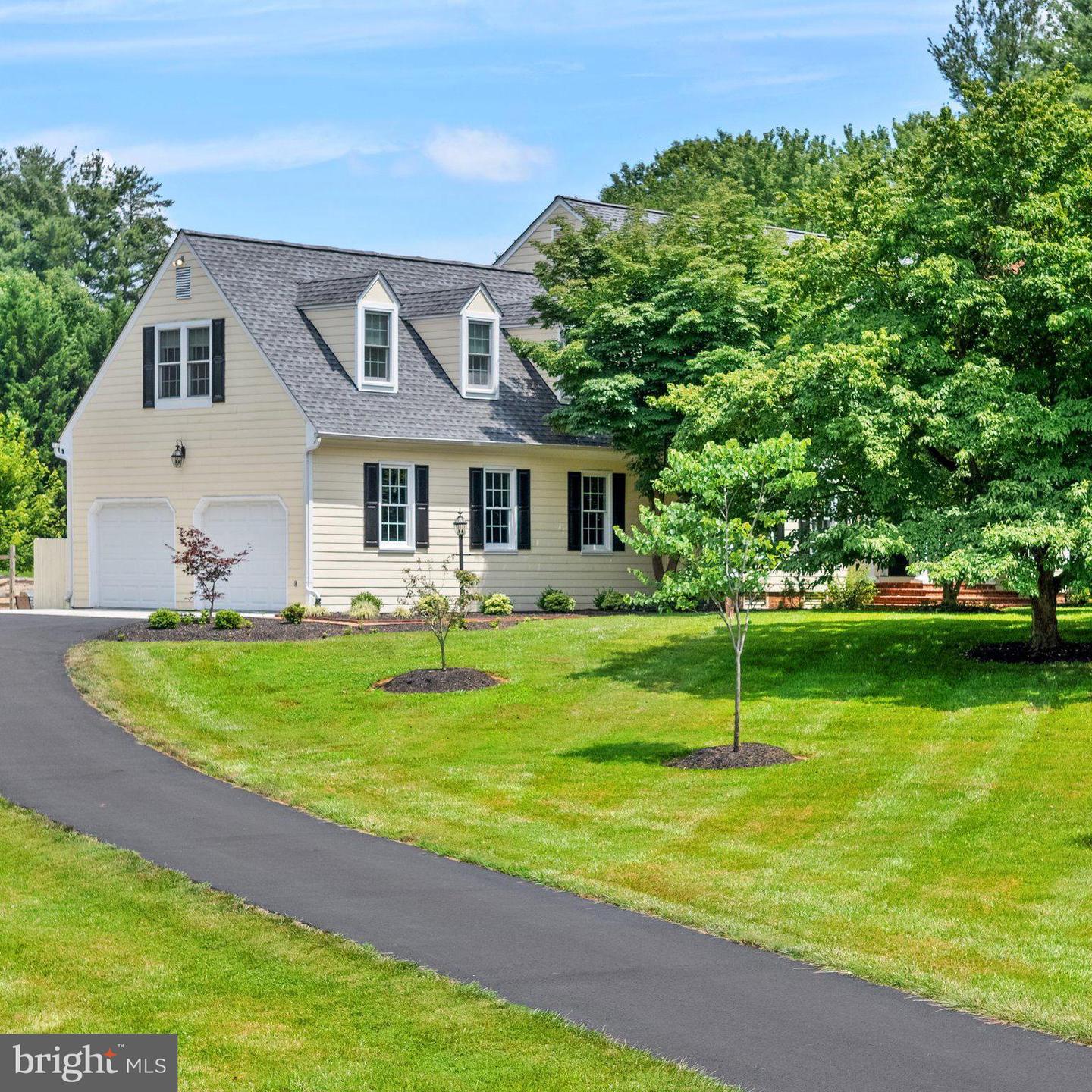 23400 MELMORE PL, MIDDLEBURG, Virginia 20117, 4 Bedrooms Bedrooms, ,2 BathroomsBathrooms,Residential,For sale,23400 MELMORE PL,VALO2100804 MLS # VALO2100804