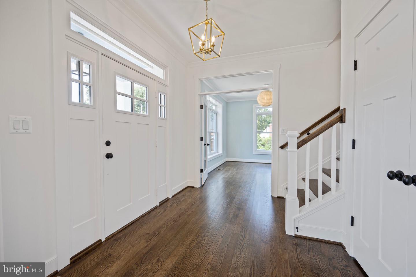 2100 PATRICK HENRY DRIVE, ARLINGTON, Virginia 22205, 5 Bedrooms Bedrooms, ,3 BathroomsBathrooms,Residential,For sale,2100 PATRICK HENRY DRIVE,VAAR2060070 MLS # VAAR2060070