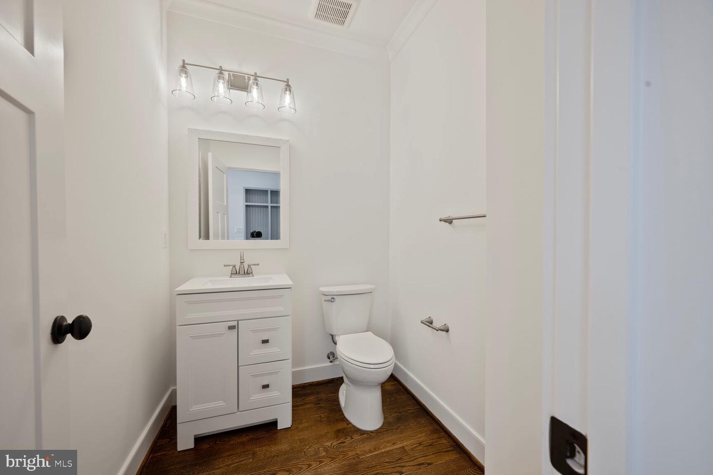 2100 PATRICK HENRY DRIVE, ARLINGTON, Virginia 22205, 5 Bedrooms Bedrooms, ,3 BathroomsBathrooms,Residential,For sale,2100 PATRICK HENRY DRIVE,VAAR2060070 MLS # VAAR2060070