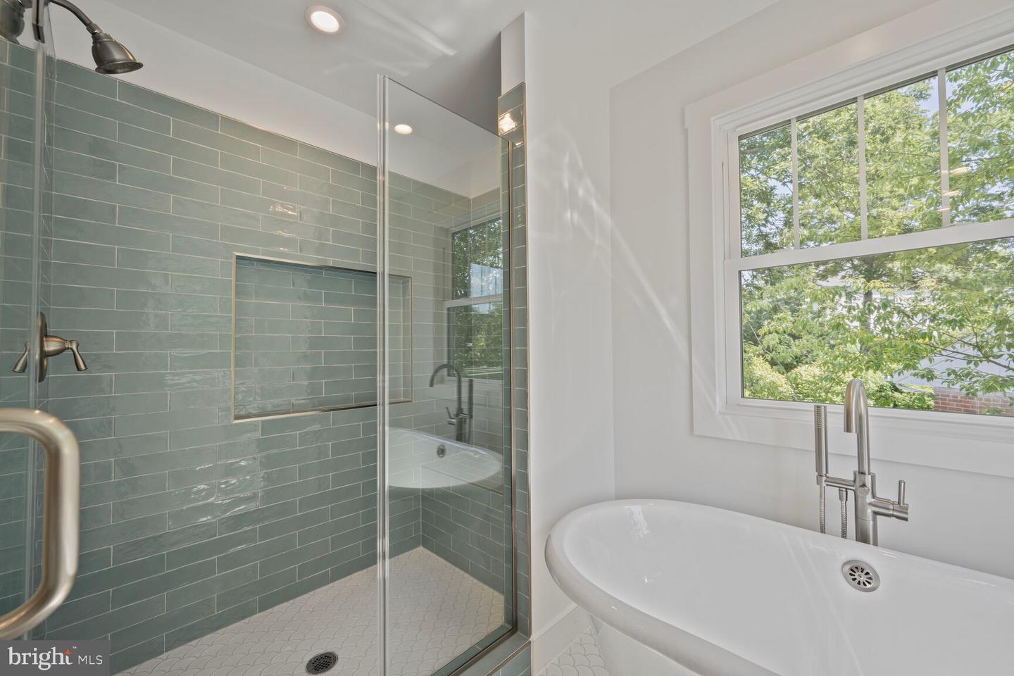 2100 PATRICK HENRY DRIVE, ARLINGTON, Virginia 22205, 5 Bedrooms Bedrooms, ,3 BathroomsBathrooms,Residential,For sale,2100 PATRICK HENRY DRIVE,VAAR2060070 MLS # VAAR2060070
