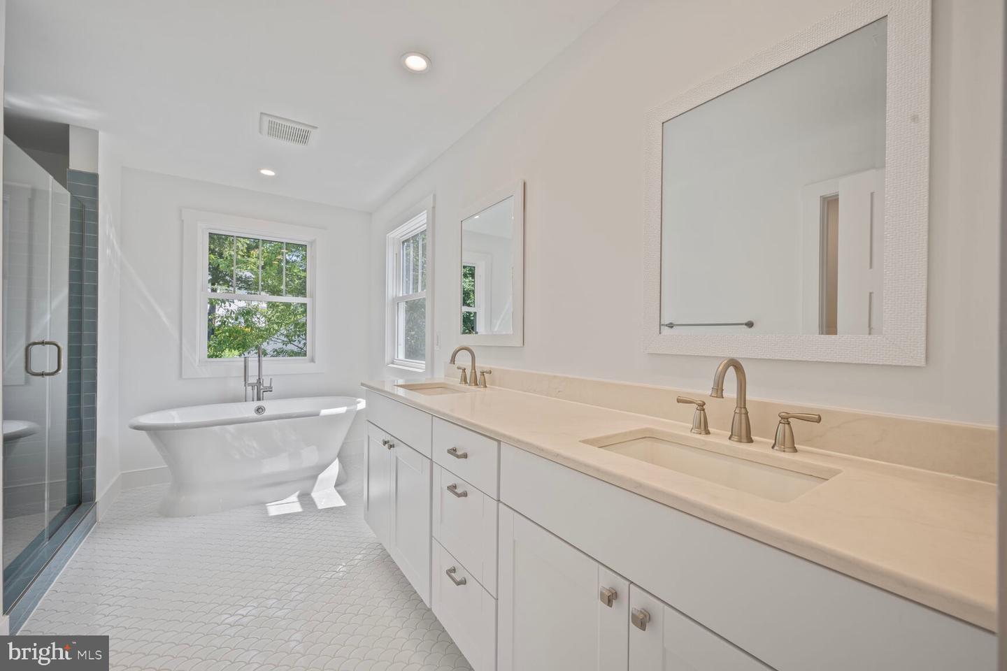 2100 PATRICK HENRY DRIVE, ARLINGTON, Virginia 22205, 5 Bedrooms Bedrooms, ,3 BathroomsBathrooms,Residential,For sale,2100 PATRICK HENRY DRIVE,VAAR2060070 MLS # VAAR2060070