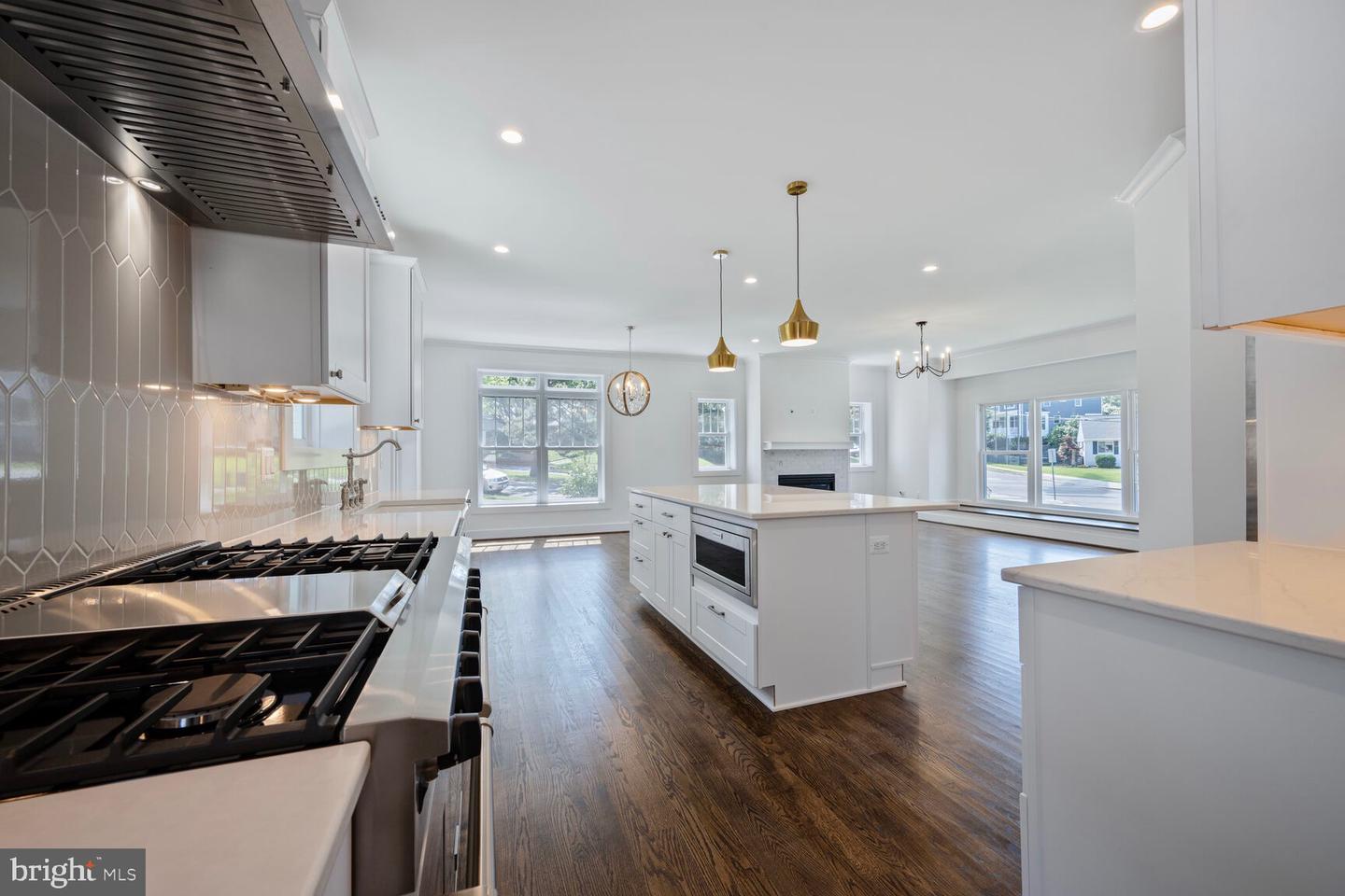 2100 PATRICK HENRY DRIVE, ARLINGTON, Virginia 22205, 5 Bedrooms Bedrooms, ,3 BathroomsBathrooms,Residential,For sale,2100 PATRICK HENRY DRIVE,VAAR2060070 MLS # VAAR2060070