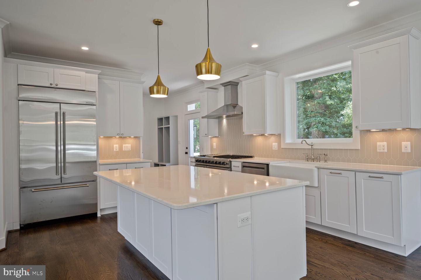2100 PATRICK HENRY DRIVE, ARLINGTON, Virginia 22205, 5 Bedrooms Bedrooms, ,3 BathroomsBathrooms,Residential,For sale,2100 PATRICK HENRY DRIVE,VAAR2060070 MLS # VAAR2060070
