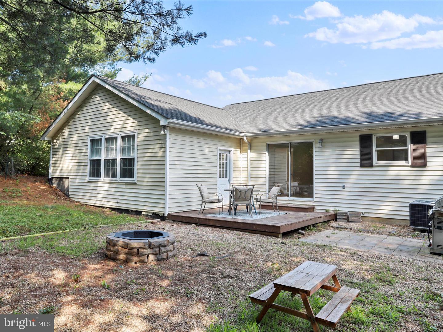 184 MASSANUTTEN DR, EDINBURG, Virginia 22824, 3 Bedrooms Bedrooms, ,2 BathroomsBathrooms,Residential,For sale,184 MASSANUTTEN DR,VASH2011890 MLS # VASH2011890