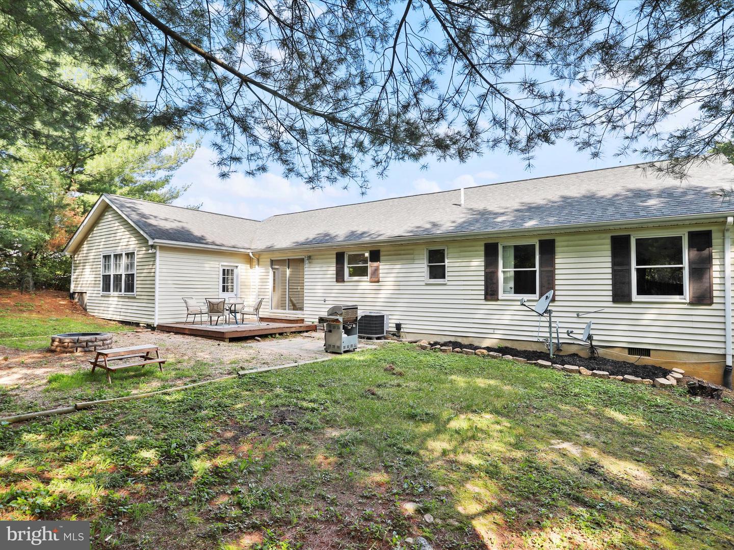 184 MASSANUTTEN DR, EDINBURG, Virginia 22824, 3 Bedrooms Bedrooms, ,2 BathroomsBathrooms,Residential,For sale,184 MASSANUTTEN DR,VASH2011890 MLS # VASH2011890