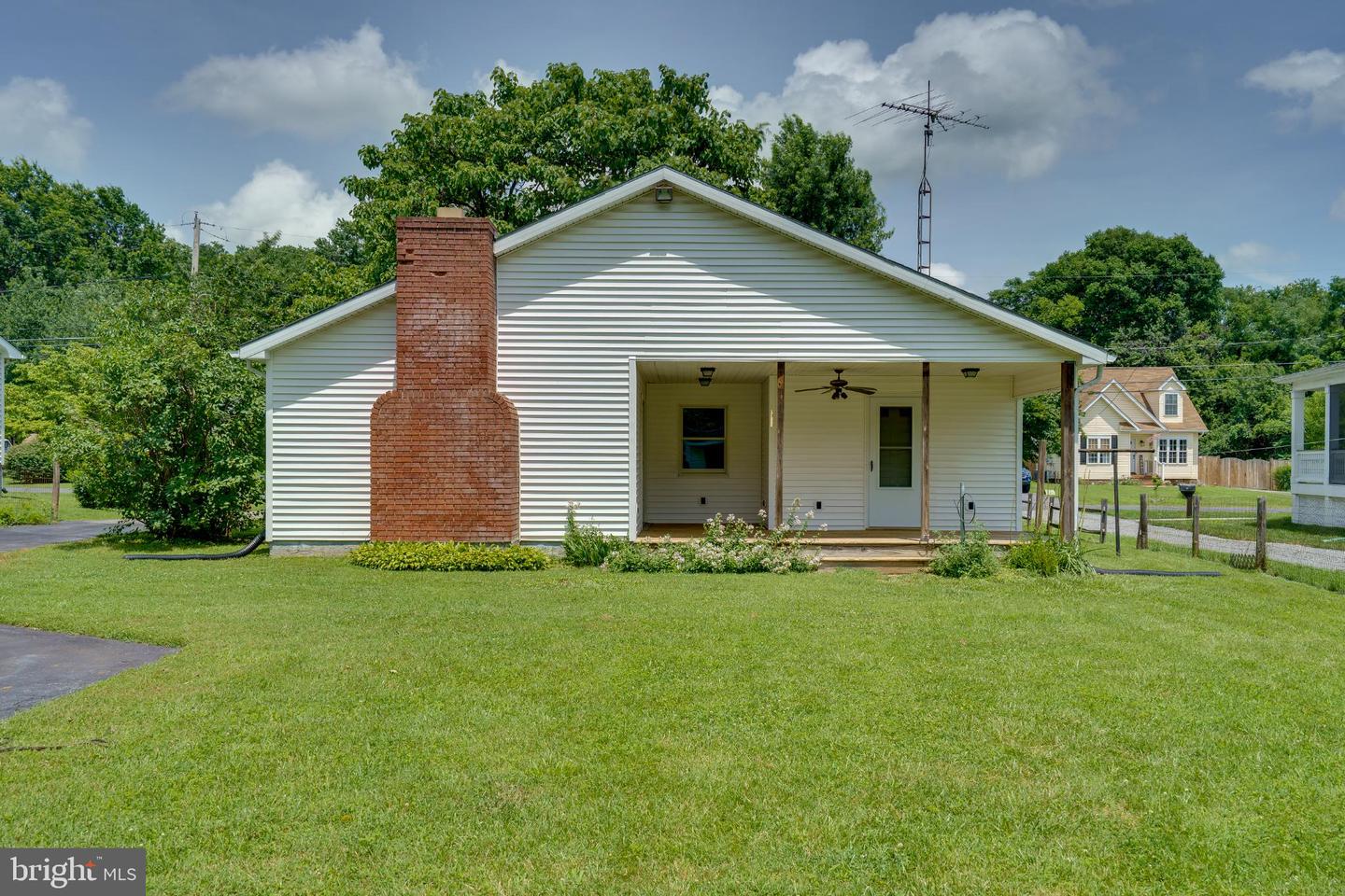 25 BYRD AVE, BERRYVILLE, Virginia 22611, 3 Bedrooms Bedrooms, 11 Rooms Rooms,2 BathroomsBathrooms,Residential,For sale,25 BYRD AVE,VACL2003890 MLS # VACL2003890