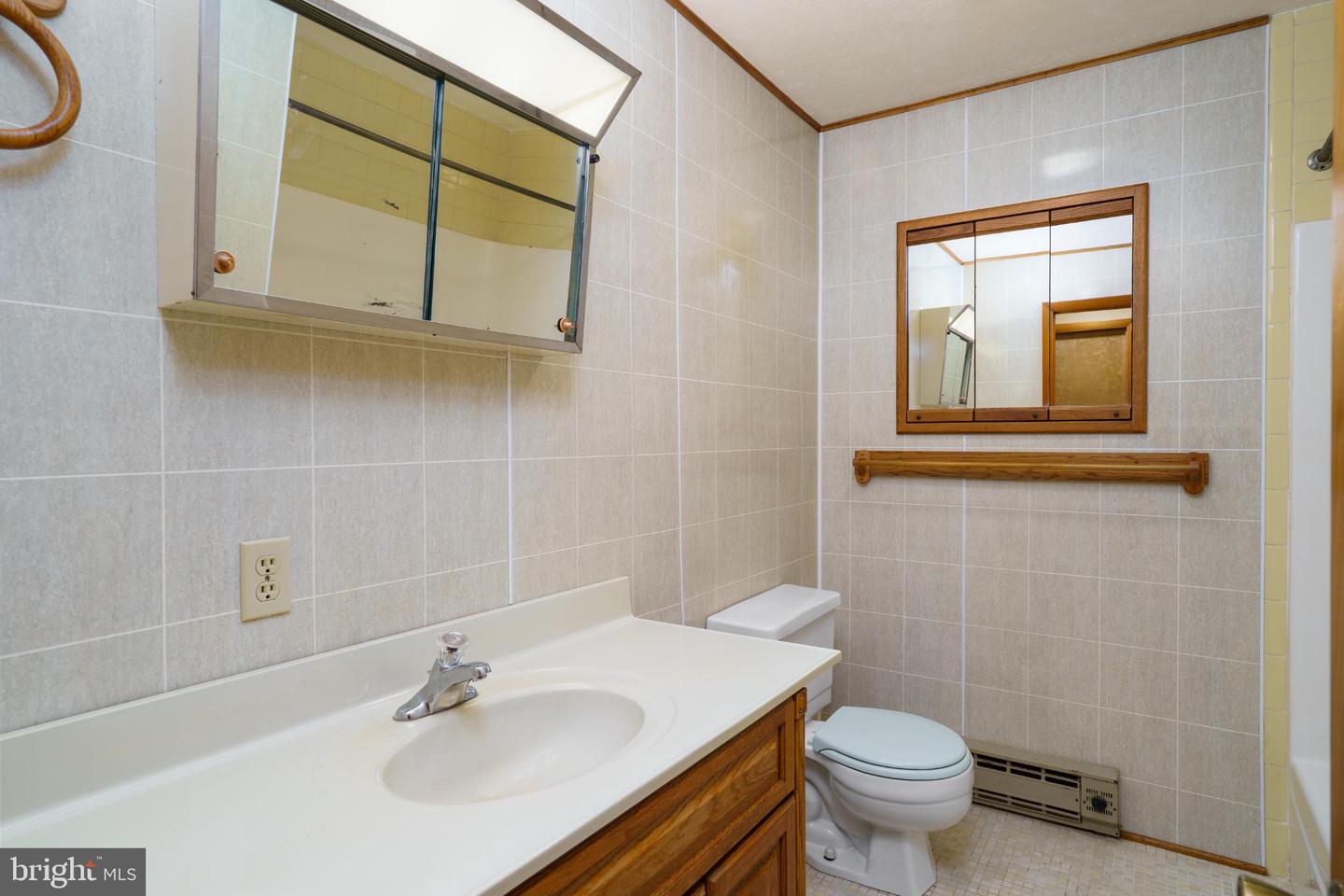 25 BYRD AVE, BERRYVILLE, Virginia 22611, 3 Bedrooms Bedrooms, 11 Rooms Rooms,2 BathroomsBathrooms,Residential,For sale,25 BYRD AVE,VACL2003890 MLS # VACL2003890