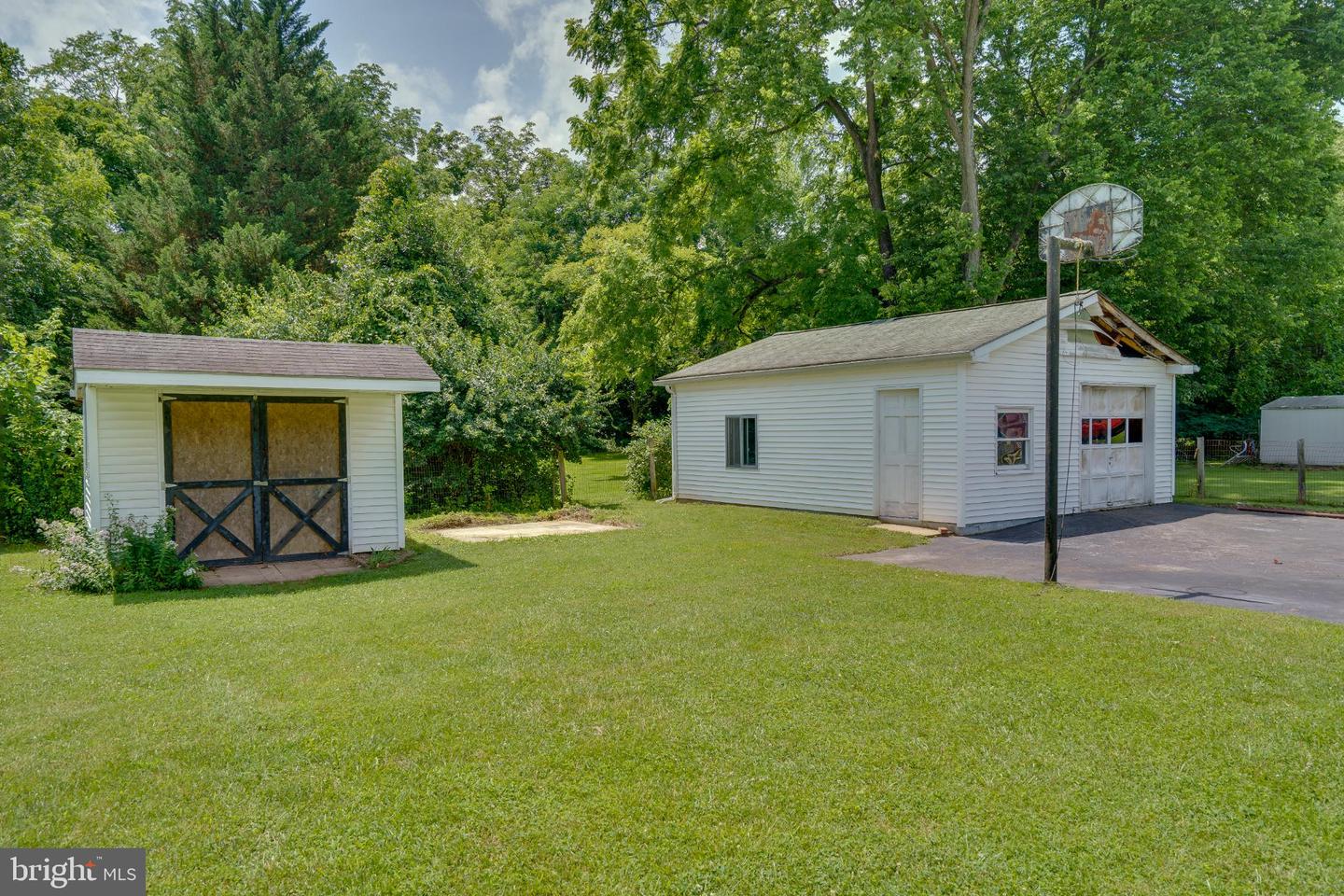 25 BYRD AVE, BERRYVILLE, Virginia 22611, 3 Bedrooms Bedrooms, 11 Rooms Rooms,2 BathroomsBathrooms,Residential,For sale,25 BYRD AVE,VACL2003890 MLS # VACL2003890
