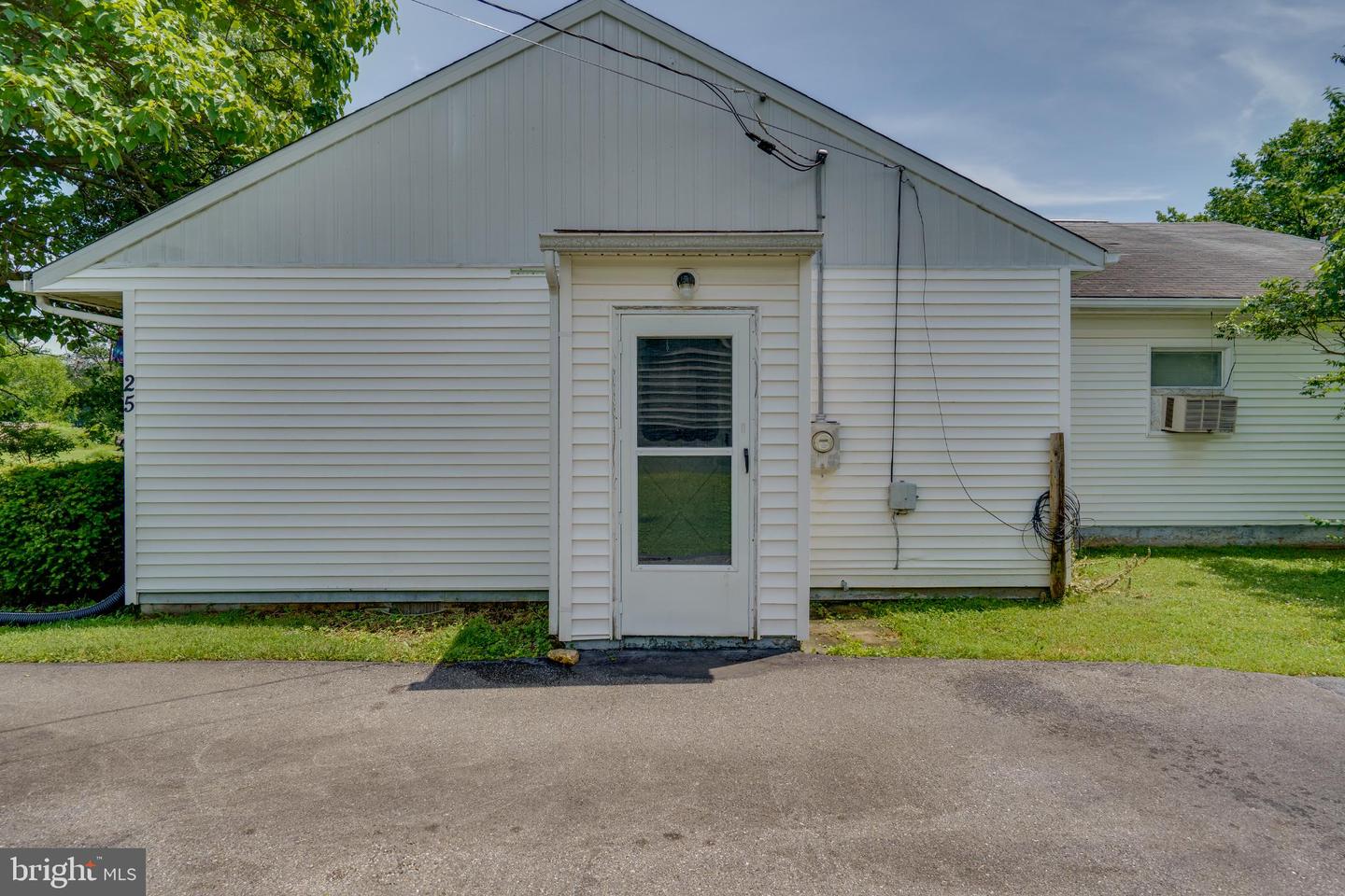 25 BYRD AVE, BERRYVILLE, Virginia 22611, 3 Bedrooms Bedrooms, 11 Rooms Rooms,2 BathroomsBathrooms,Residential,For sale,25 BYRD AVE,VACL2003890 MLS # VACL2003890