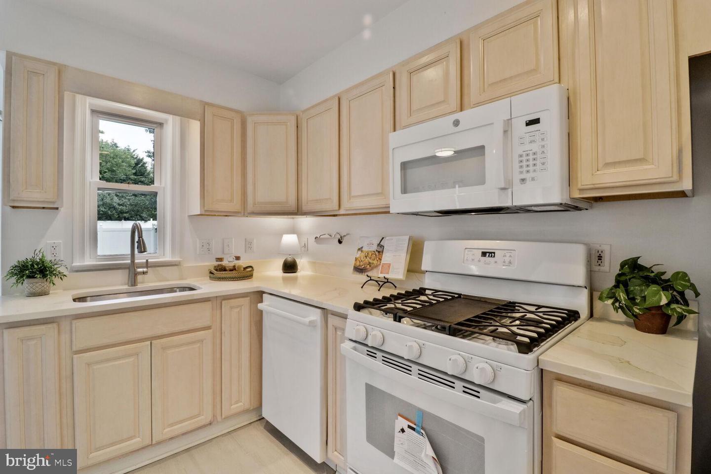 711 N WAKEFIELD ST, ARLINGTON, Virginia 22203, 4 Bedrooms Bedrooms, ,3 BathroomsBathrooms,Residential,For sale,711 N WAKEFIELD ST,VAAR2060210 MLS # VAAR2060210
