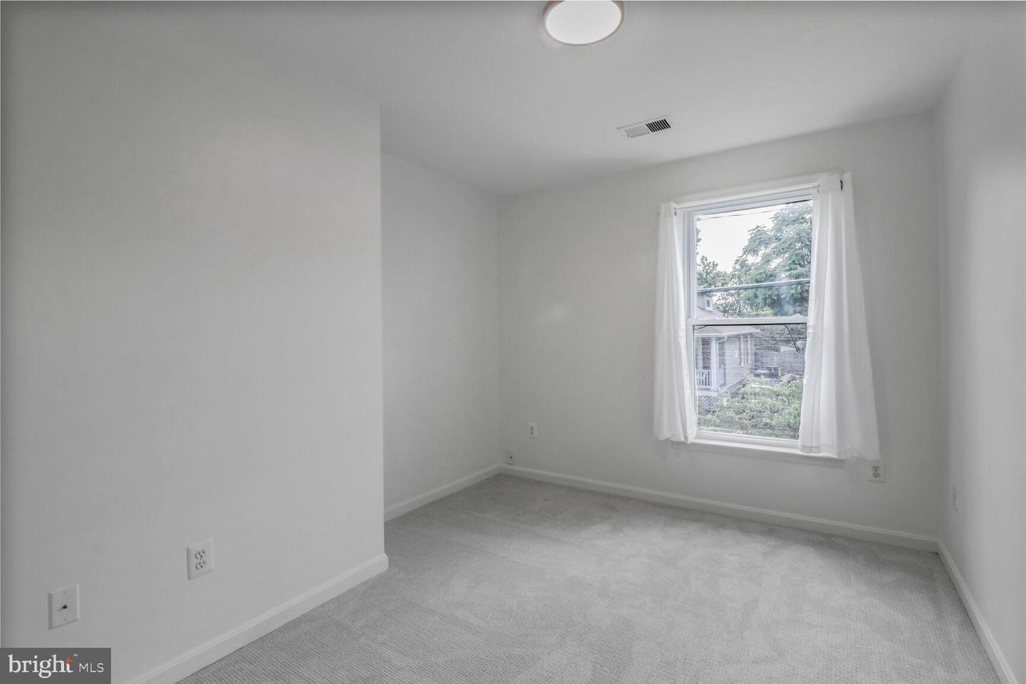 711 N WAKEFIELD ST, ARLINGTON, Virginia 22203, 4 Bedrooms Bedrooms, ,3 BathroomsBathrooms,Residential,For sale,711 N WAKEFIELD ST,VAAR2060210 MLS # VAAR2060210