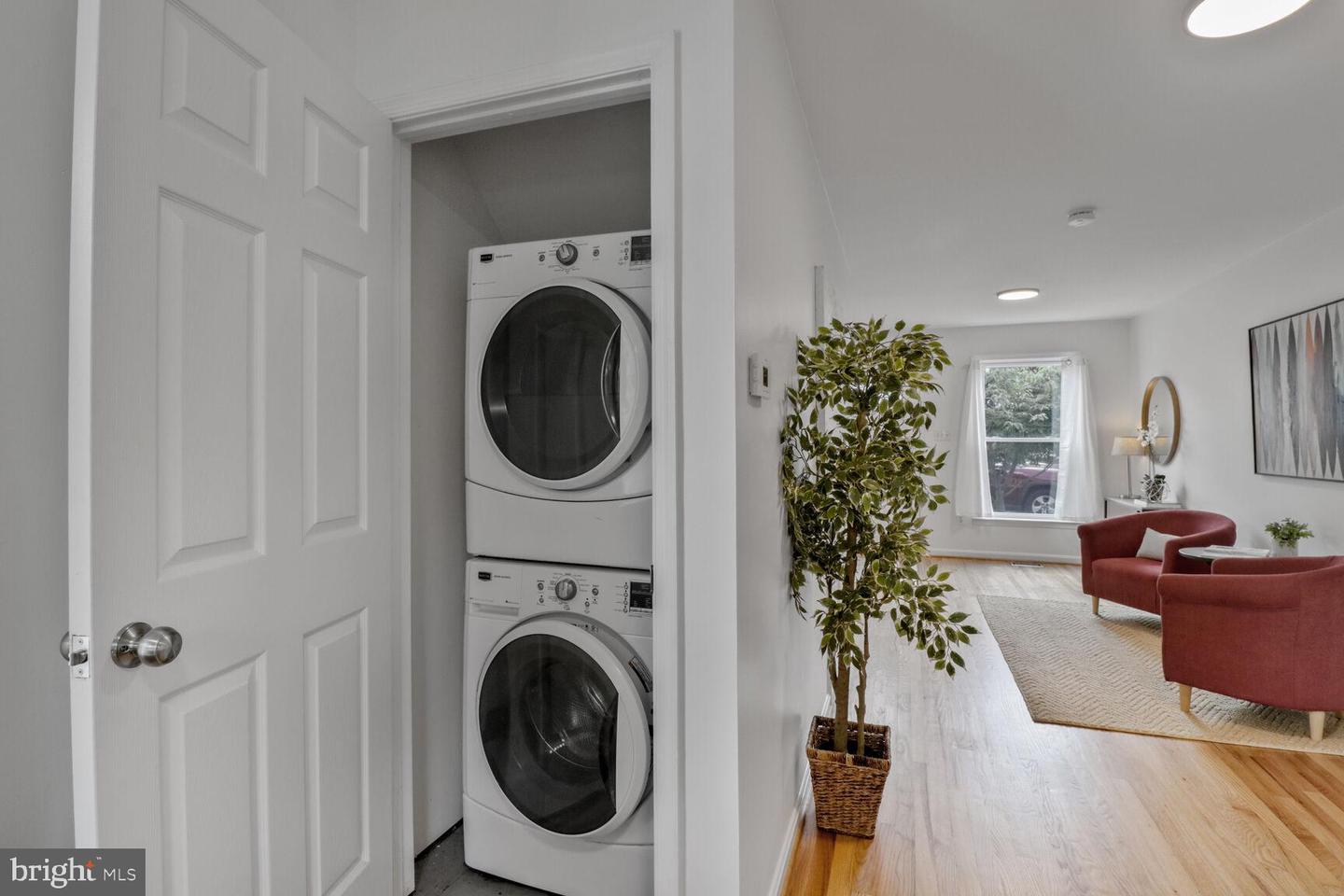 711 N WAKEFIELD ST, ARLINGTON, Virginia 22203, 4 Bedrooms Bedrooms, ,3 BathroomsBathrooms,Residential,For sale,711 N WAKEFIELD ST,VAAR2060210 MLS # VAAR2060210
