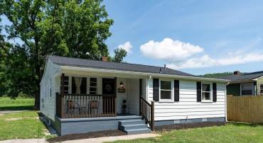 1345 10TH ST, WAYNESBORO, Virginia 22980, 3 Bedrooms Bedrooms, ,1 BathroomBathrooms,Residential,For sale,1345 10TH ST,666401 MLS # 666401