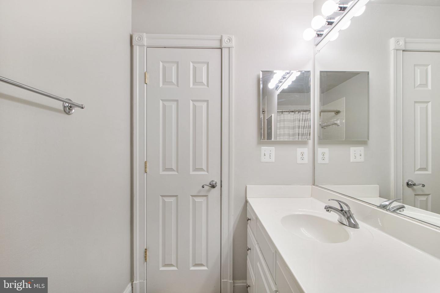 9507 SHELLY KRASNOW LN, FAIRFAX, Virginia 22031, 5 Bedrooms Bedrooms, ,4 BathroomsBathrooms,Residential,For sale,9507 SHELLY KRASNOW LN,VAFC2006584 MLS # VAFC2006584