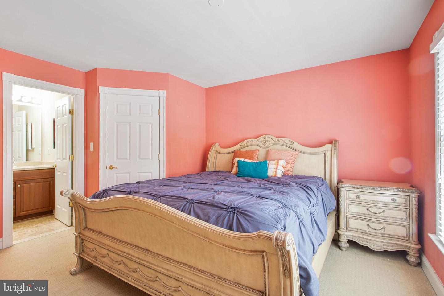 9507 SHELLY KRASNOW LN, FAIRFAX, Virginia 22031, 5 Bedrooms Bedrooms, ,4 BathroomsBathrooms,Residential,For sale,9507 SHELLY KRASNOW LN,VAFC2006584 MLS # VAFC2006584